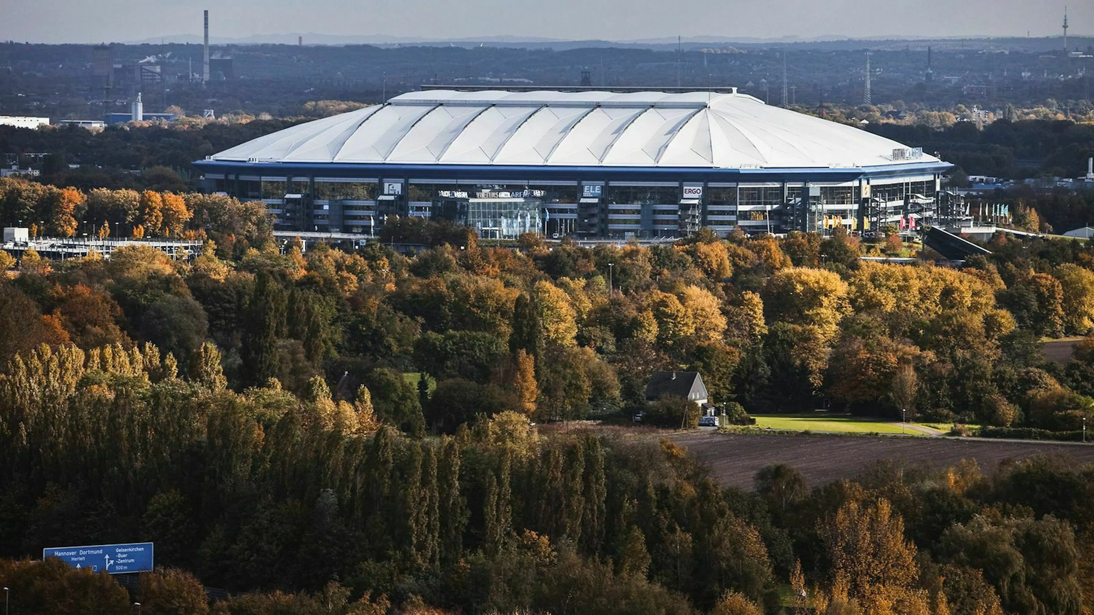 Direkt an der A2 liegt die Veltins-Arena, das Stadion des FC Schalke 04.