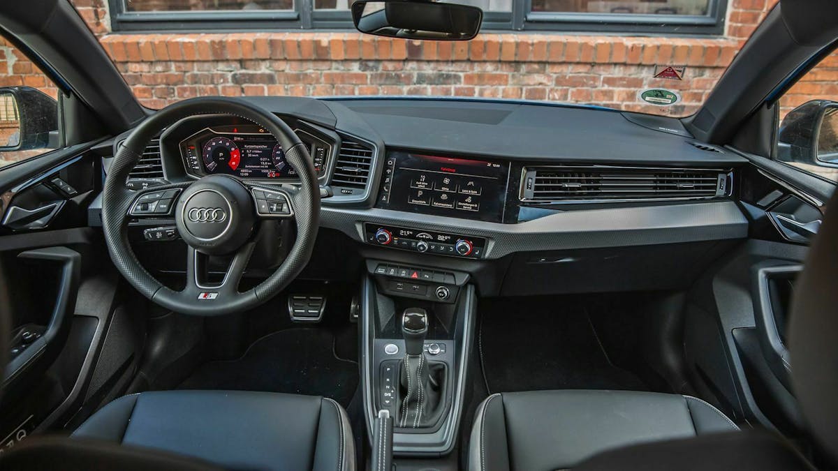 In unserem Testwagen steckte das große Infotainment-System (MMi-Navigation Plus) mit 10,1 Zoll großem Screen im Armaturenbrett