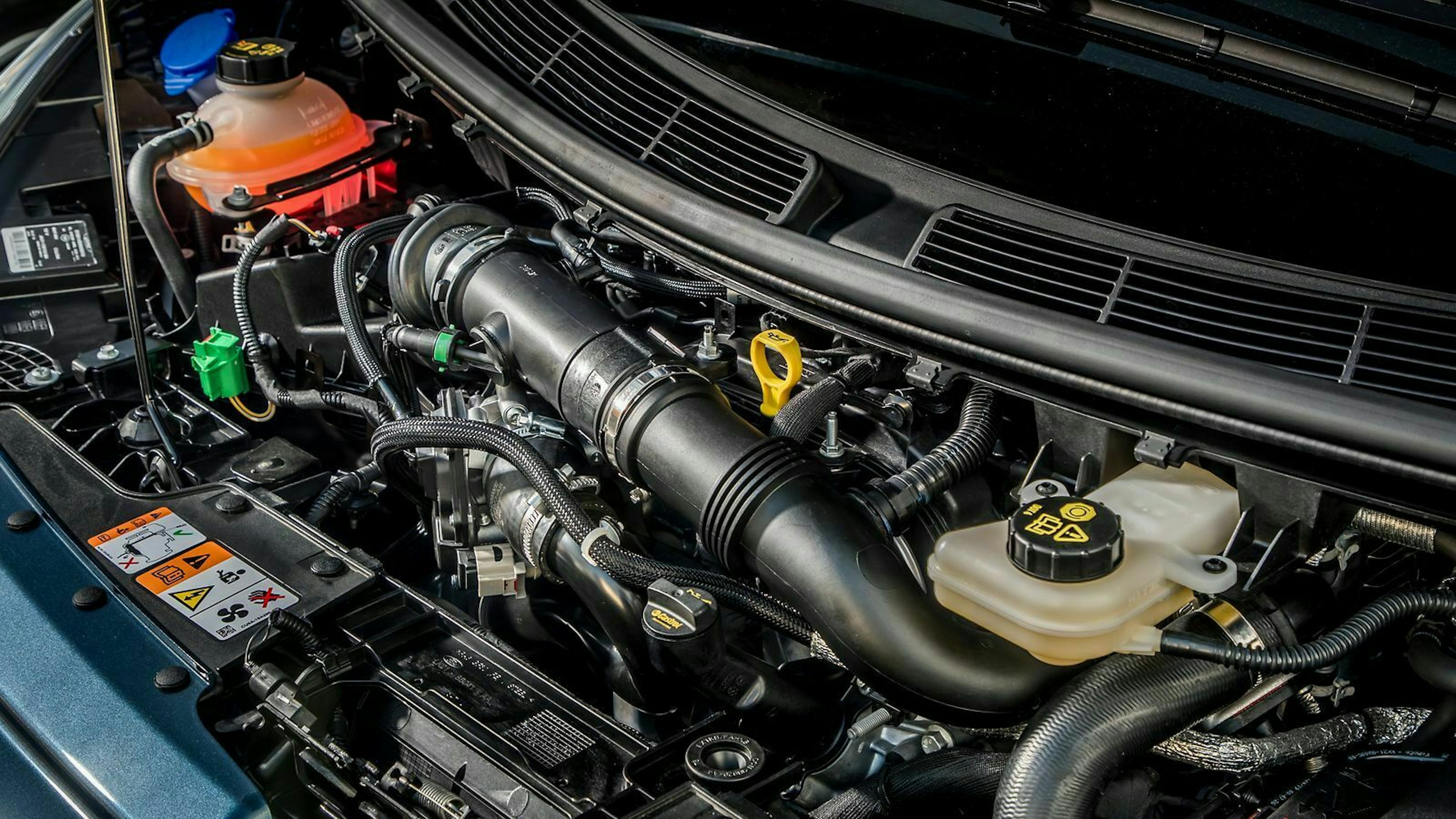 Der Tourneo besitzt einen 1,0-Liter-Dreizylinder Motor mit Turbo-Aufladung und 120 PS Leistung