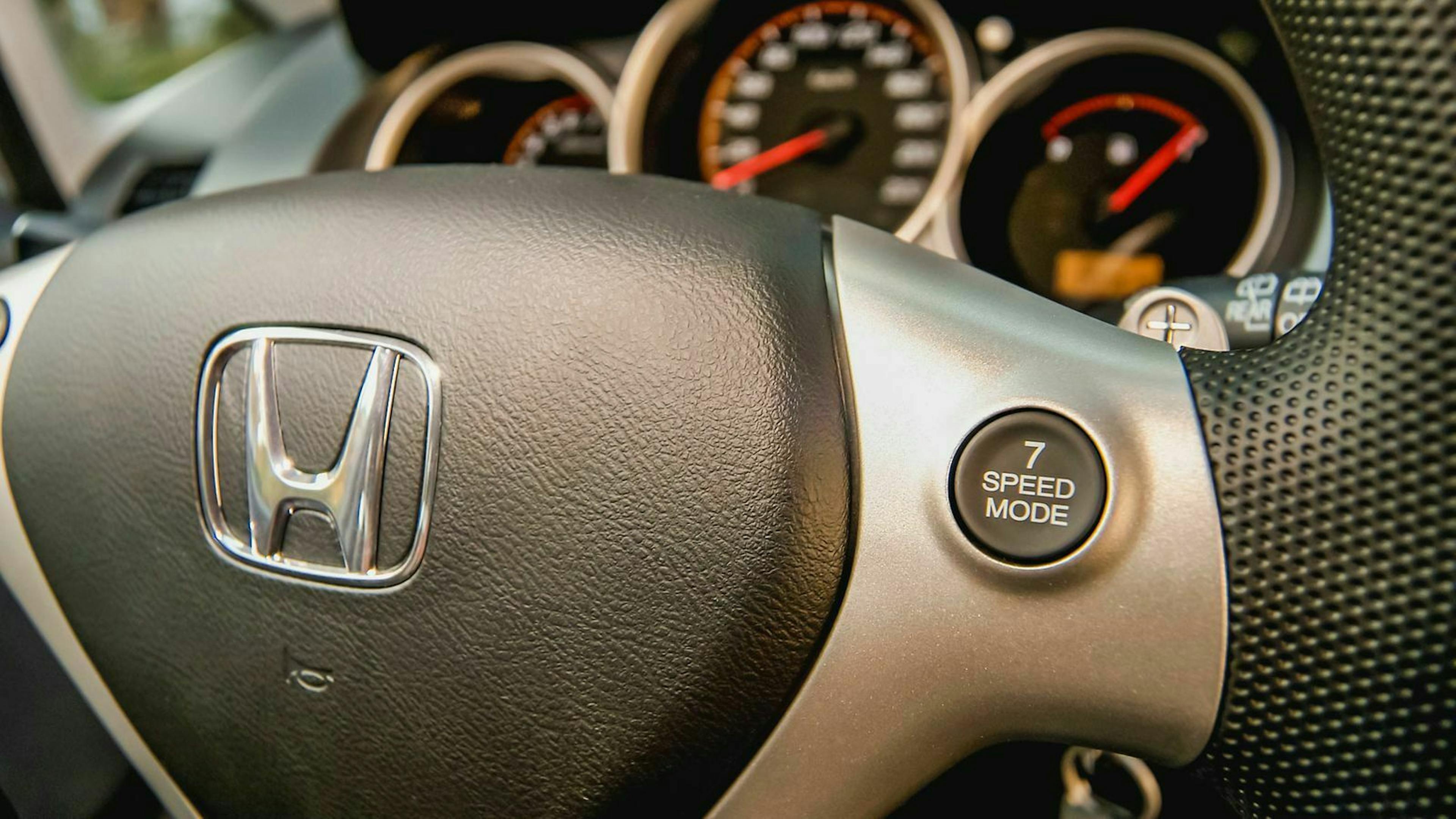 Honda Lenkrad 7-Speed-Mode-Knopf in Detailansicht