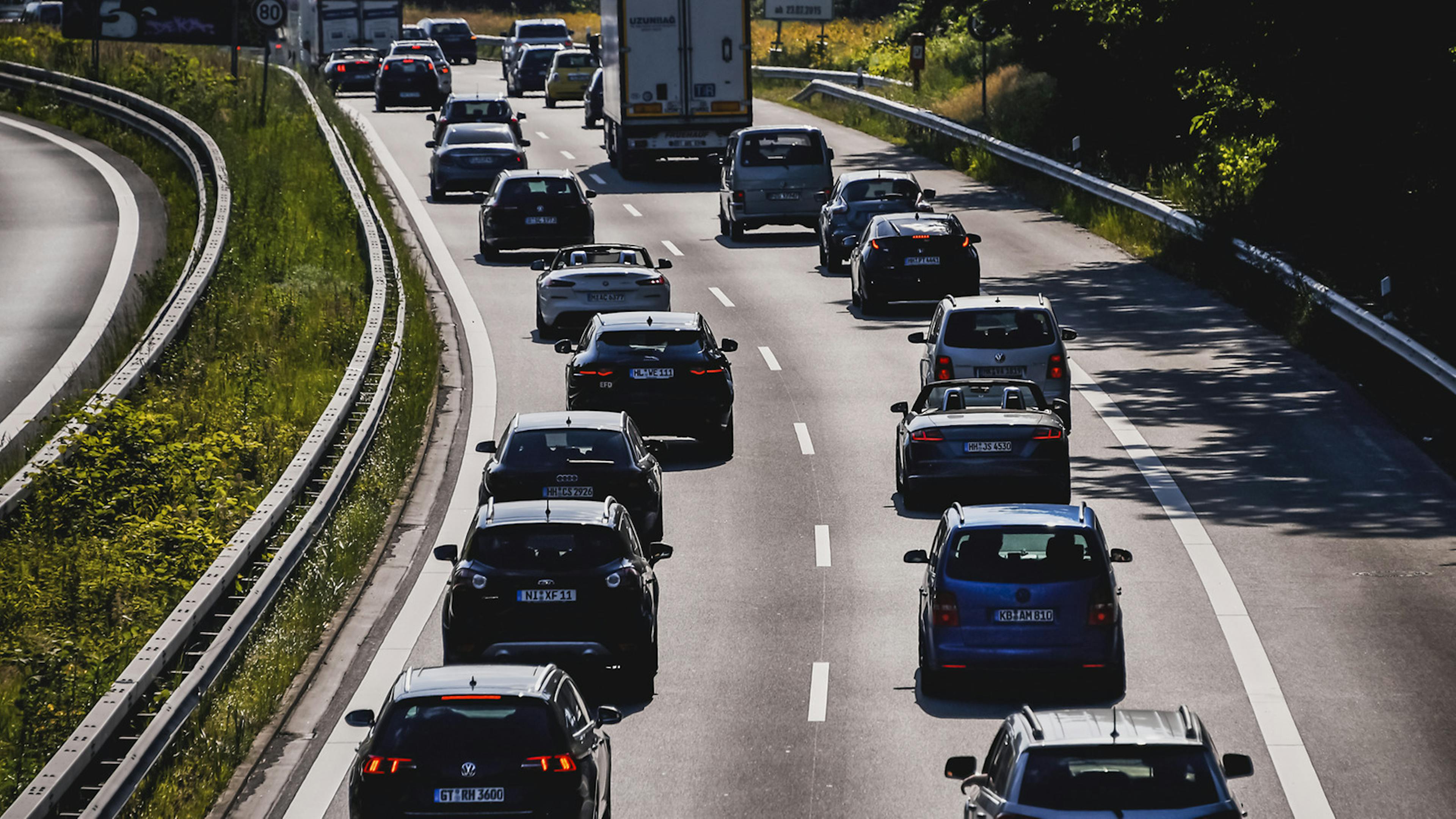 Ein Stau auf der Autobahn.