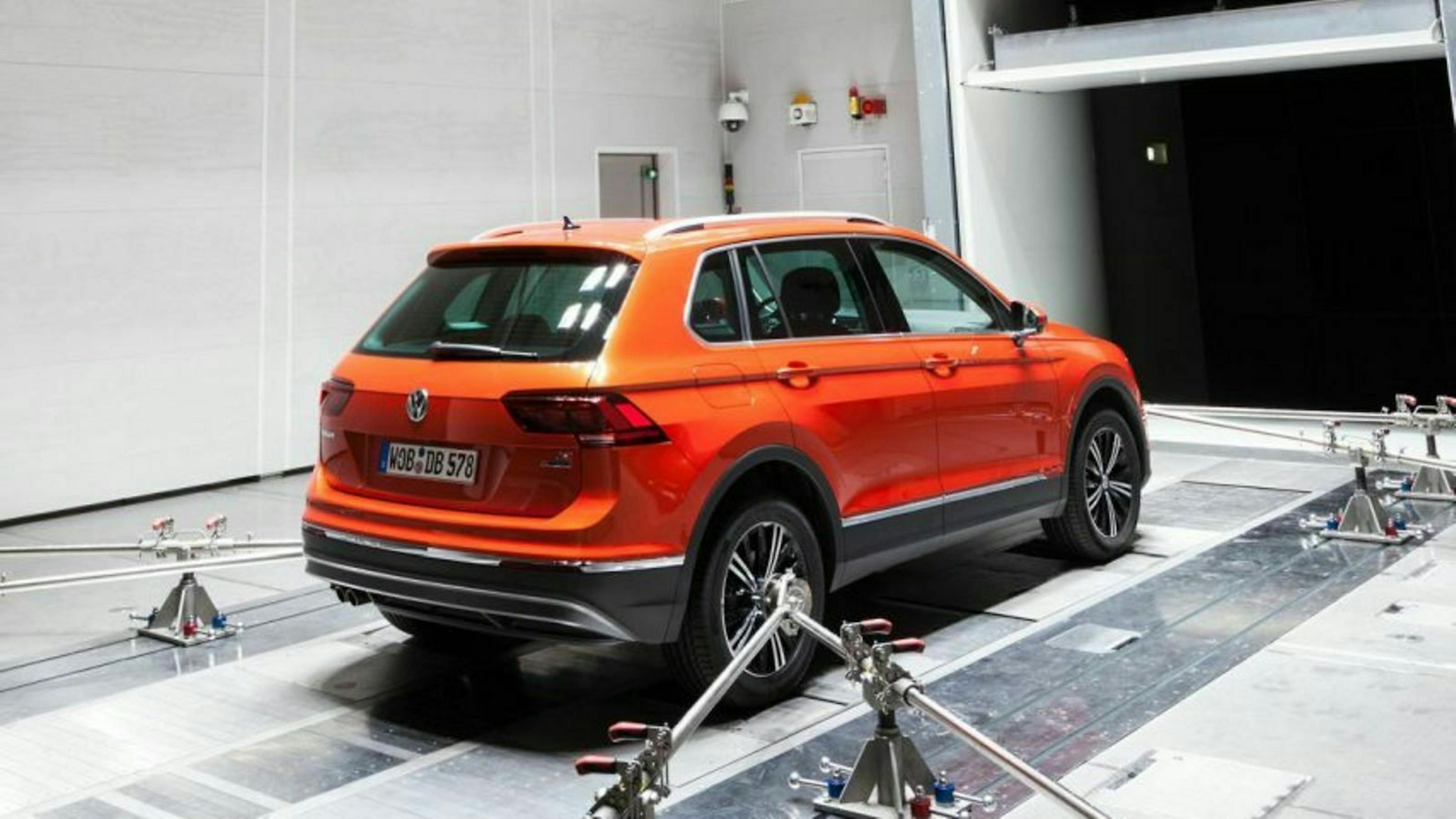 Der VW Tiguan im Windkanal, stehend