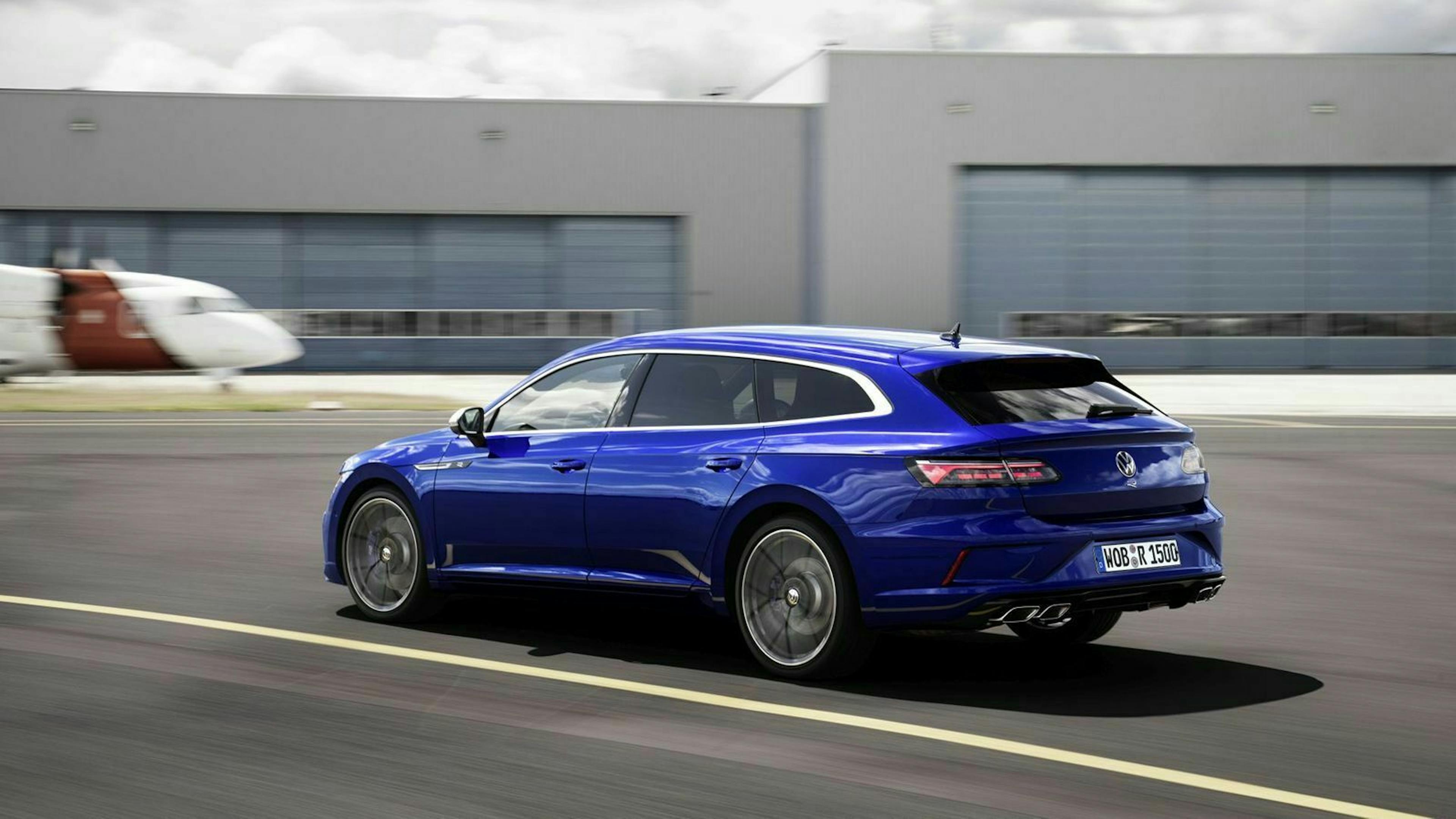 VW Arteon Dreiviertel-Heckansicht dynamisch