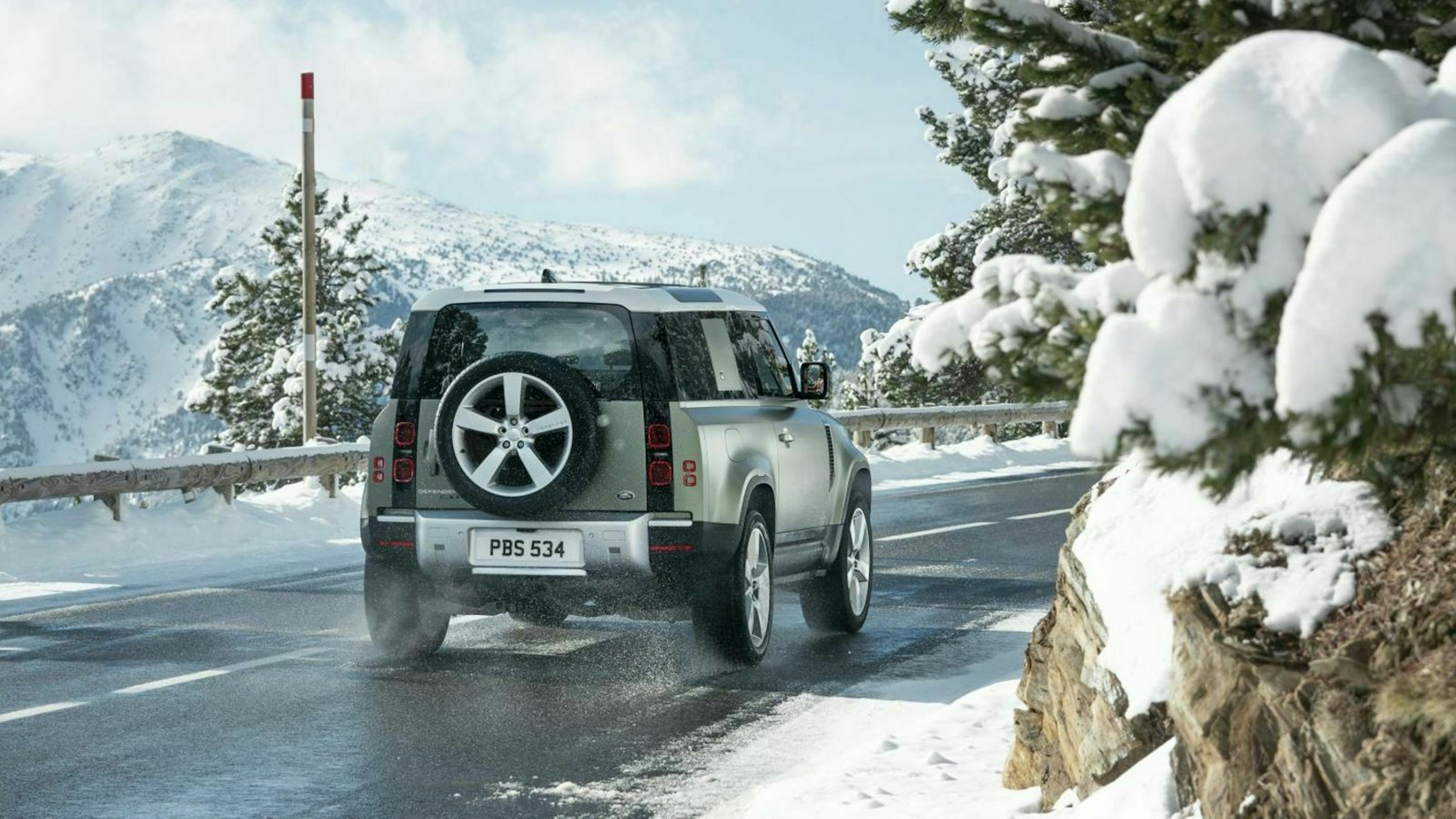 New Defender LR Heckansicht