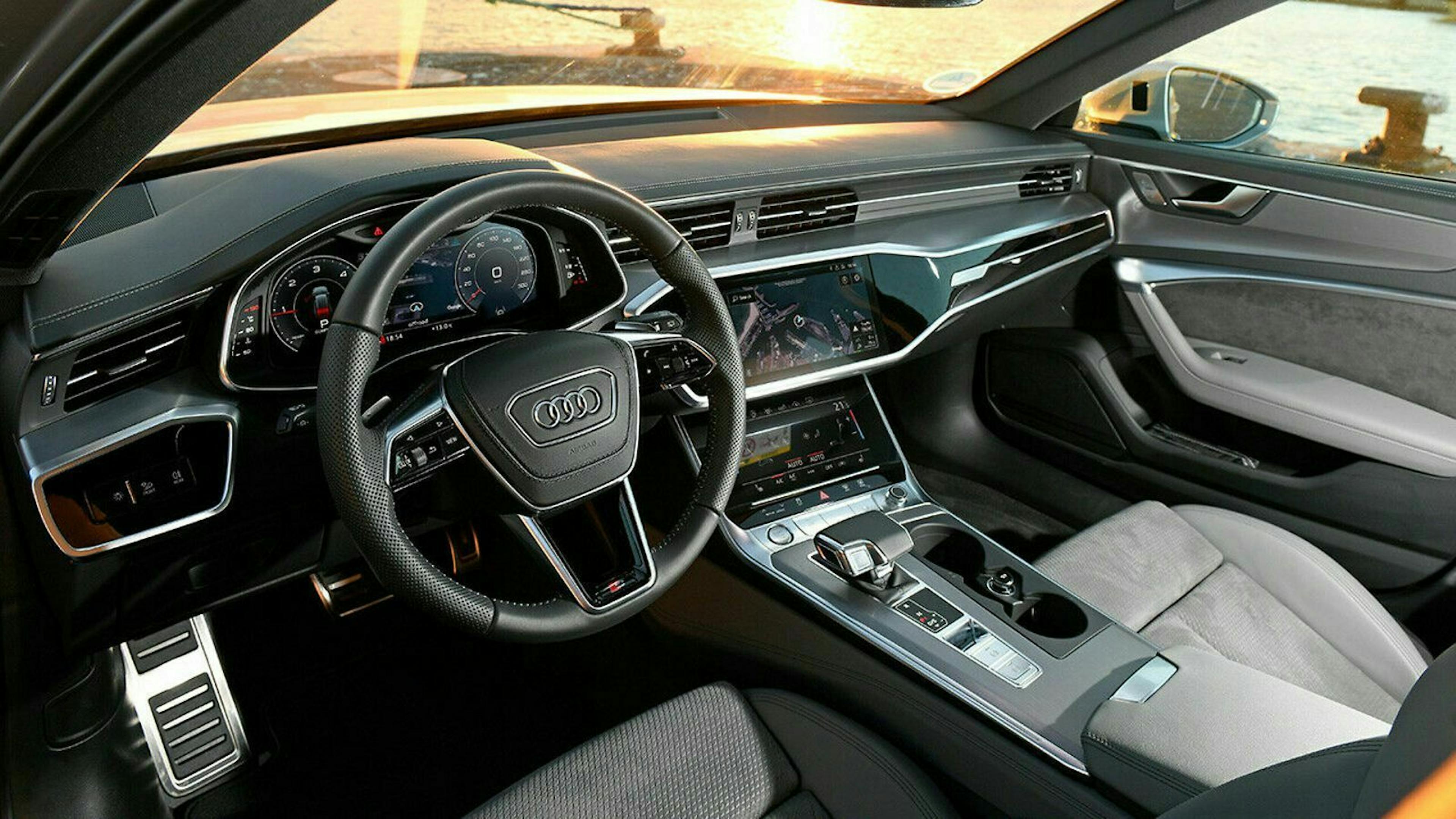 Um den Audi A6 zu bedienen, stehen zwei Touchbildschirme zur Verfügung.