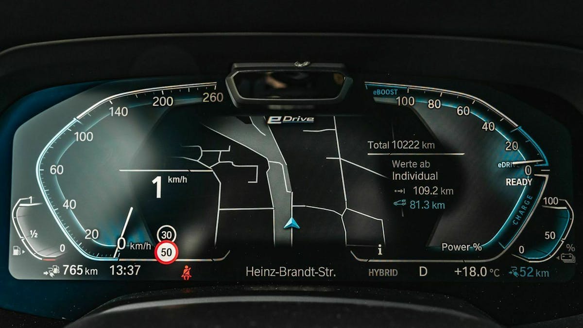 Zu sehen ist der Boardcomputer des BMW X5