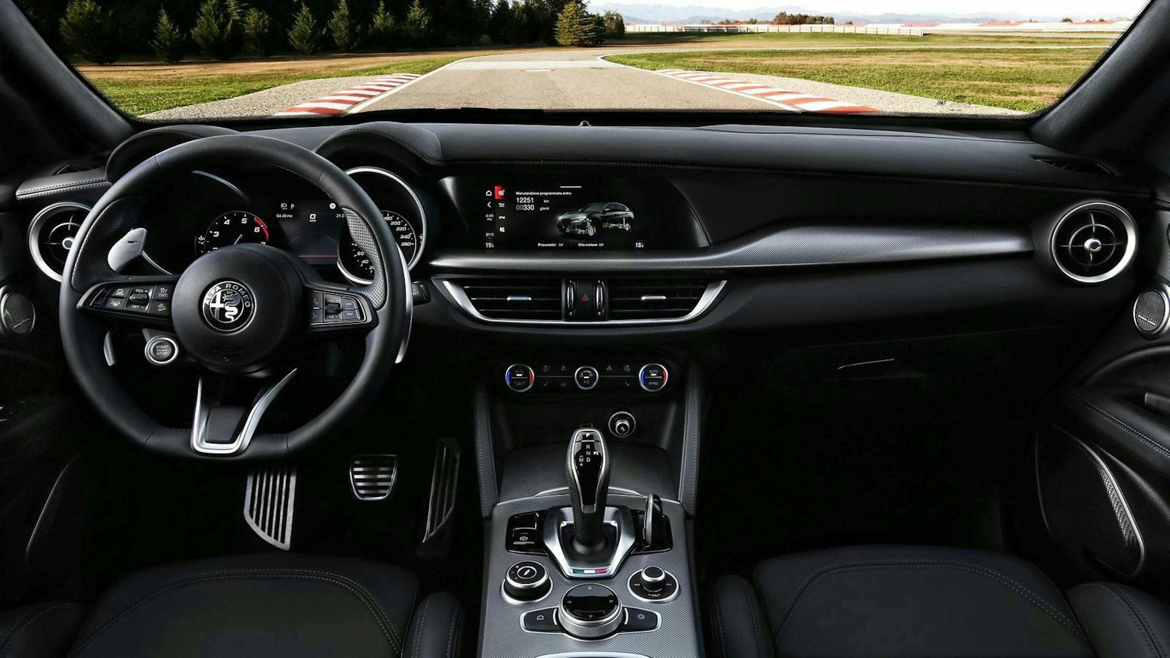 Cockpit-Ansicht des Alfa Romeo Stelvio