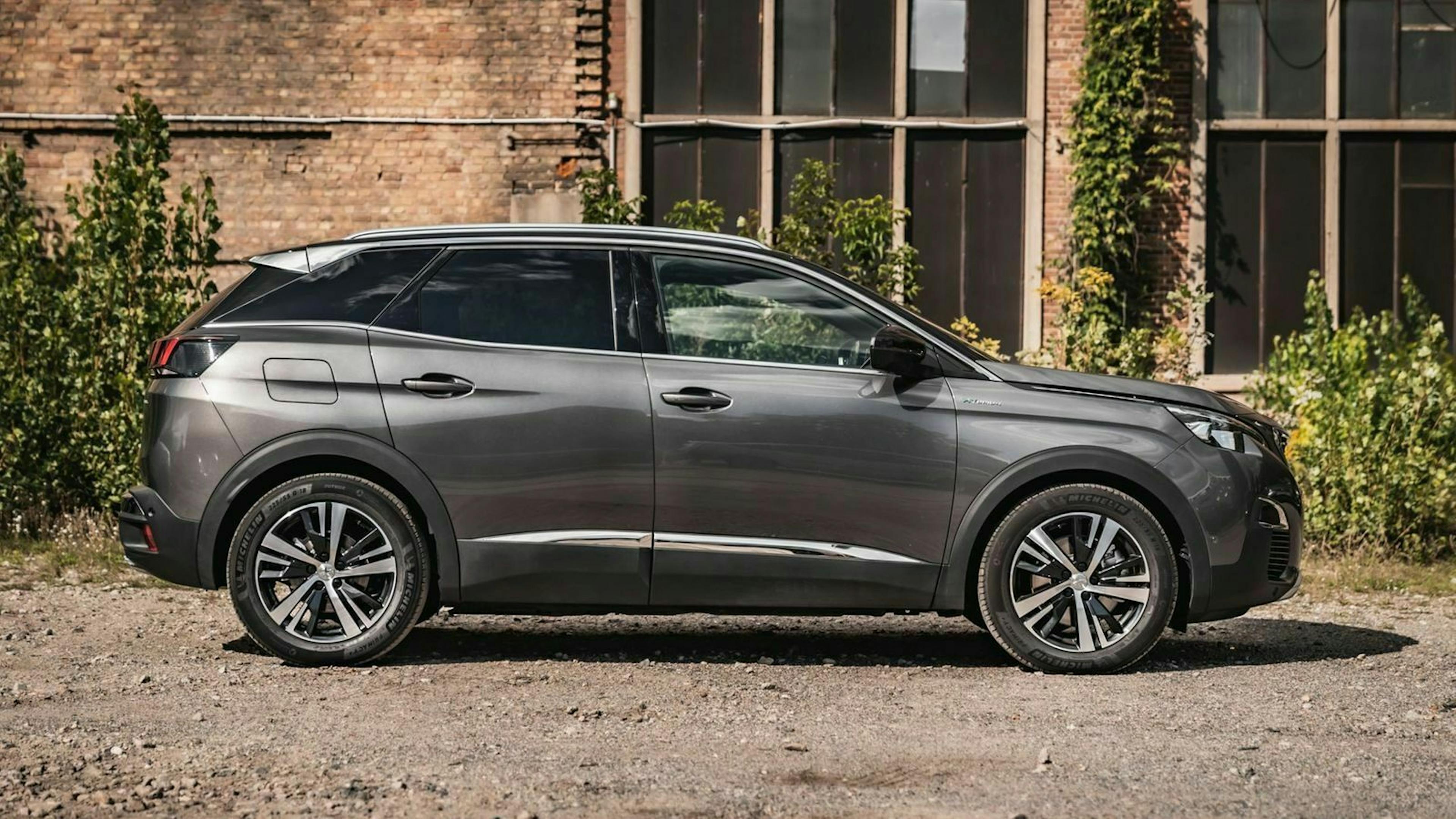 Peugeot 3008 Hybrid4 (2020) Seitenansicht