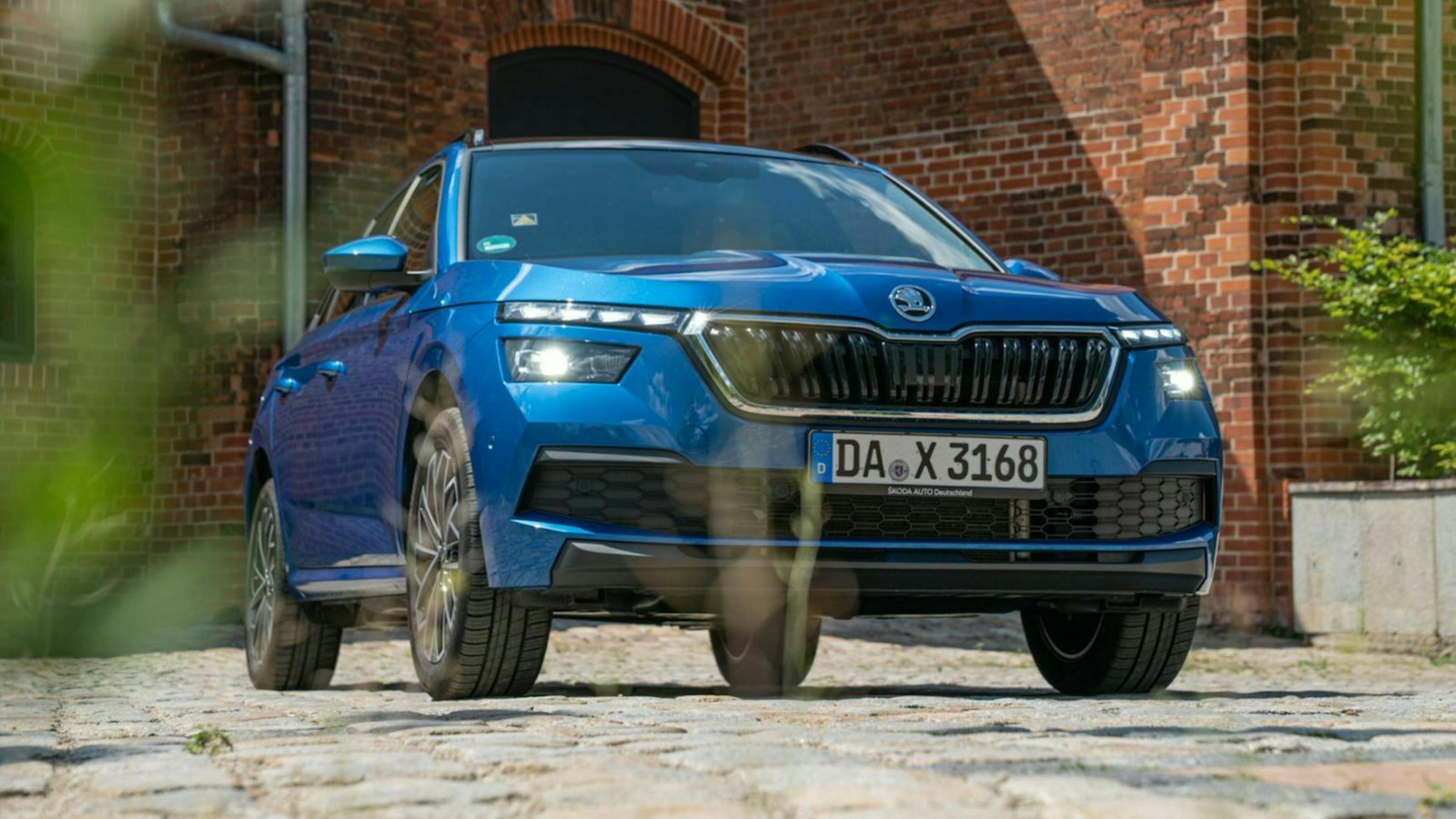 Zu sehen ist die Front des Škoda Kamiq