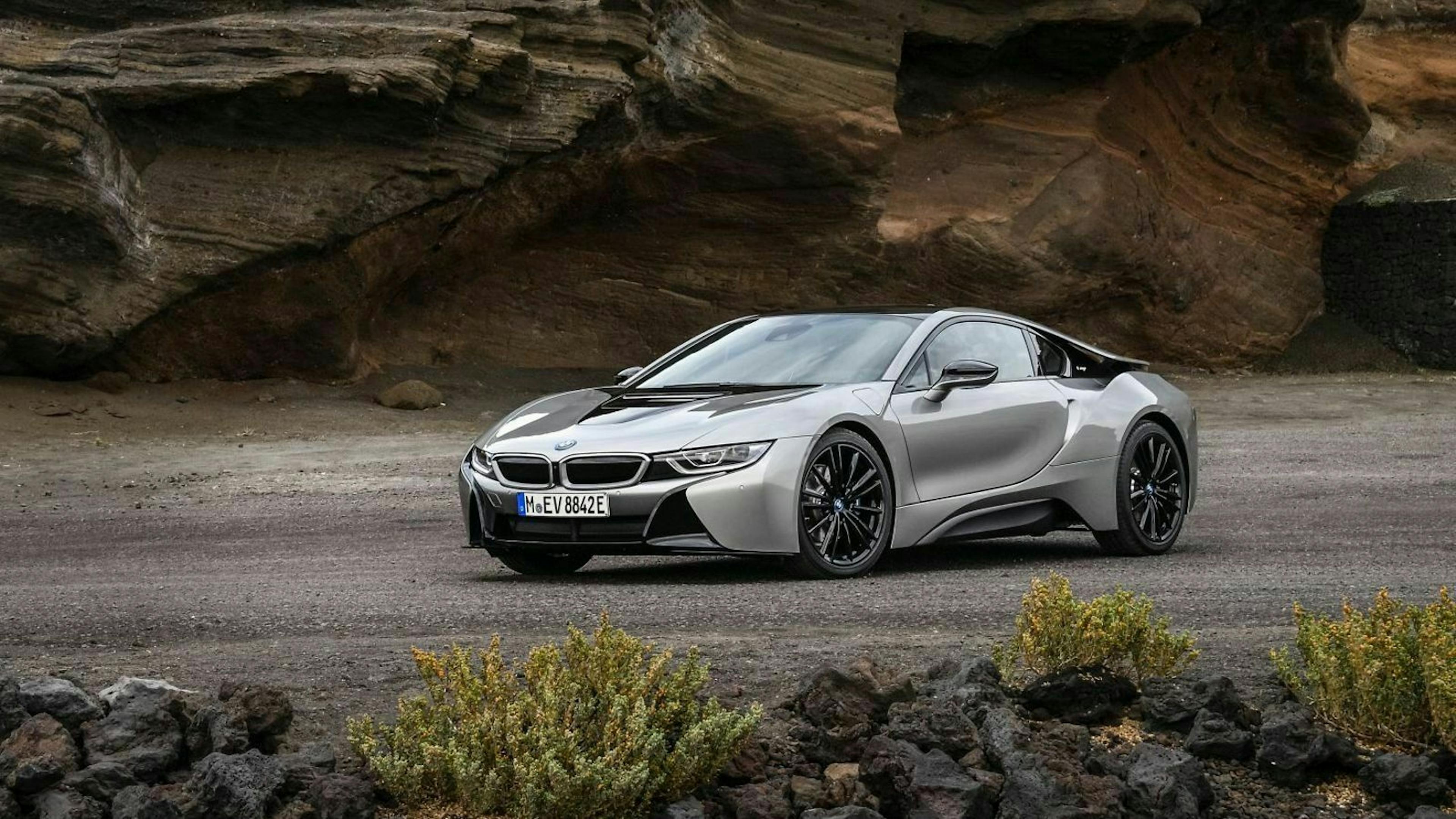 BMW i8 in der Seitenansicht, stehend
