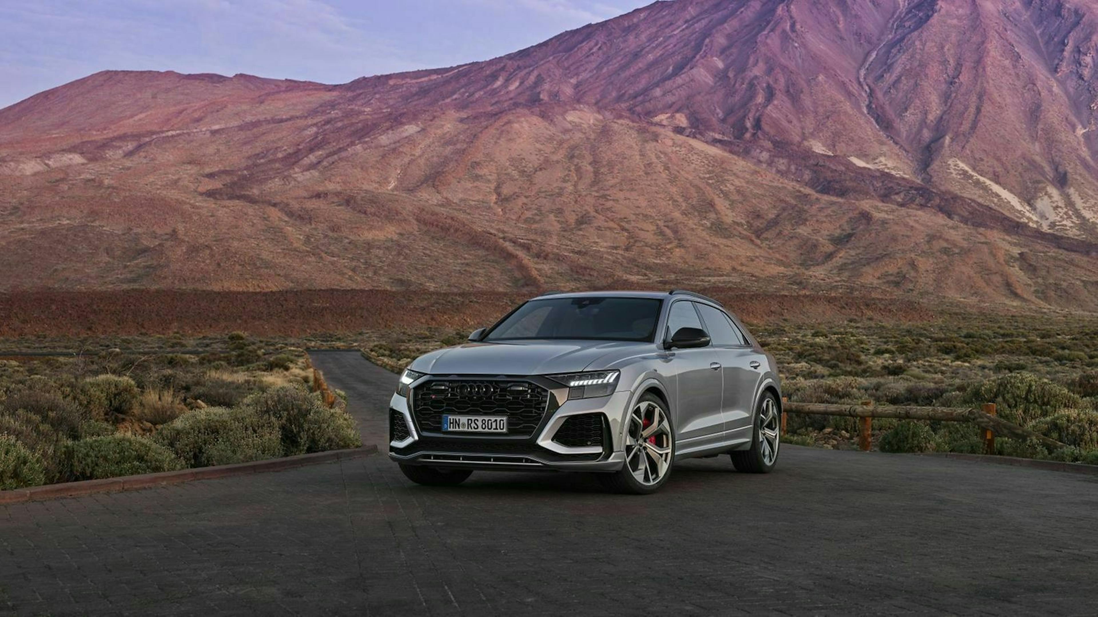 Zu sehen ist der Audi RS Q8, stehend 