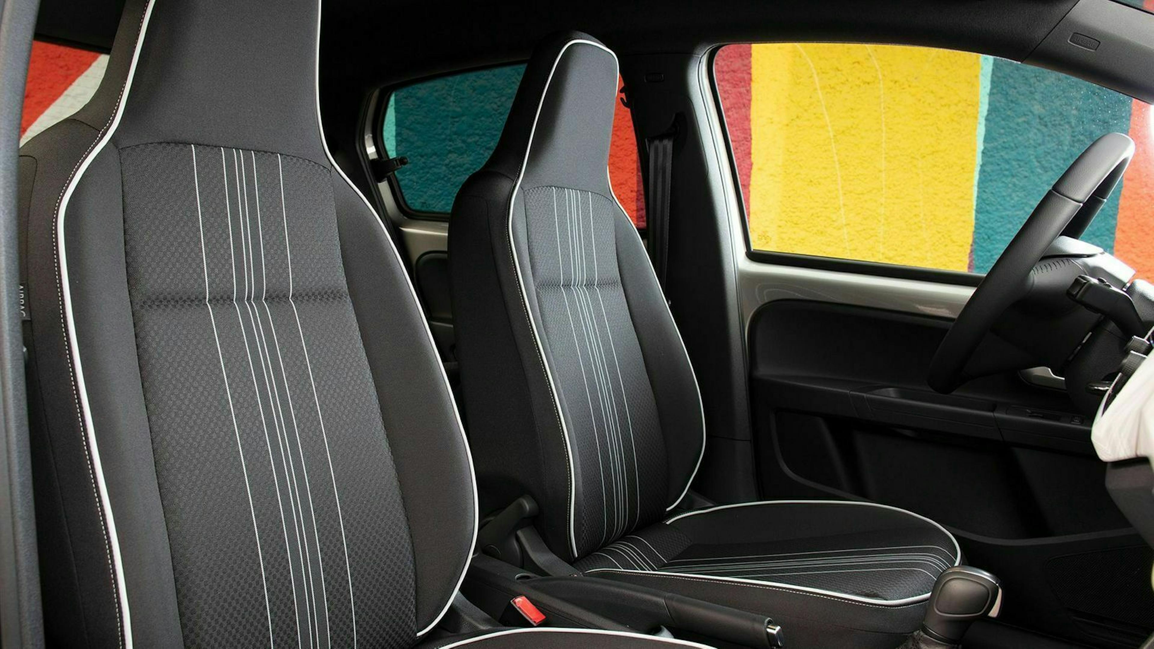 Die Vordersitze des Seat Mii Electric