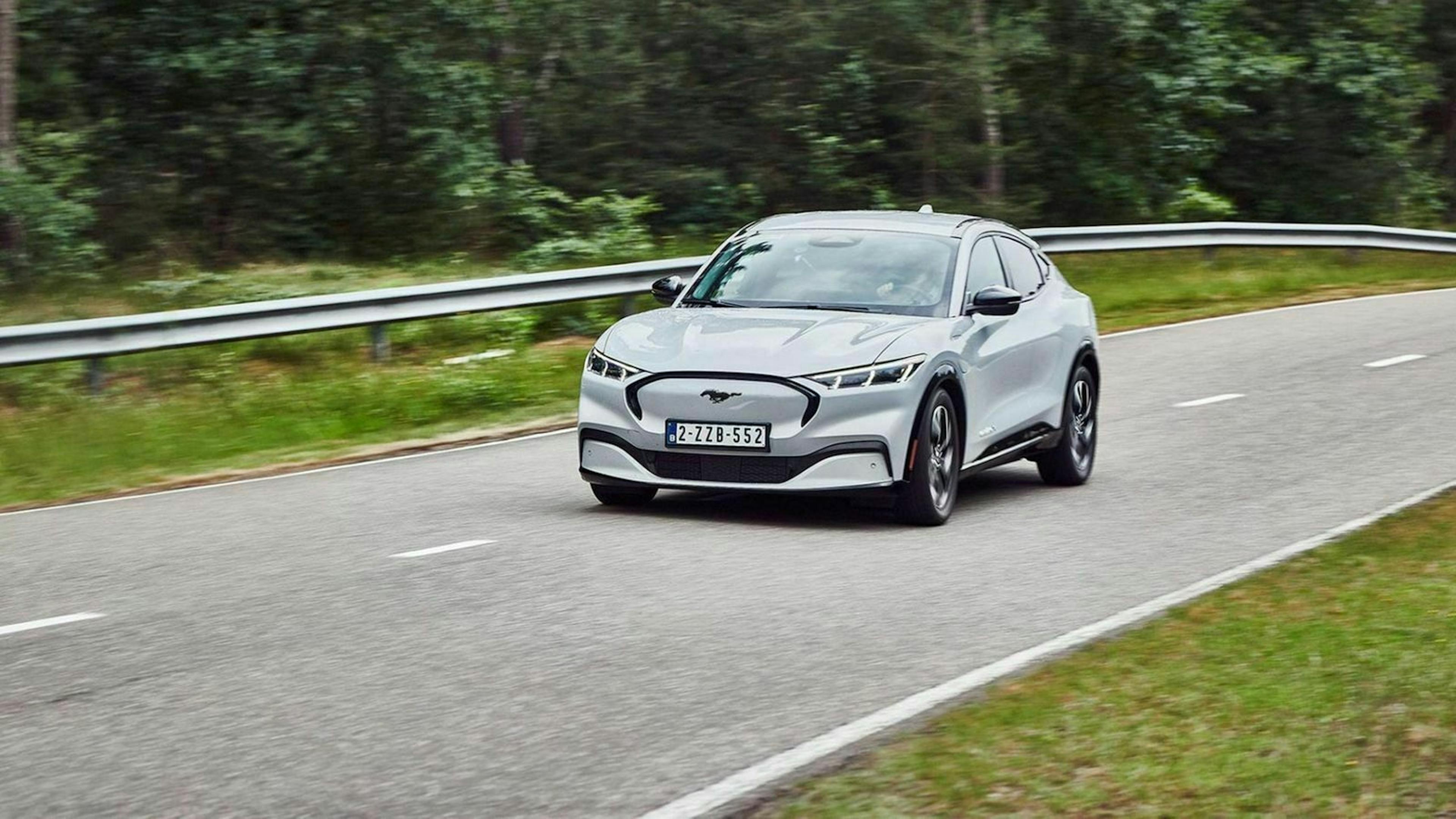 Die Frontansicht des Ford Mustang Mach-E