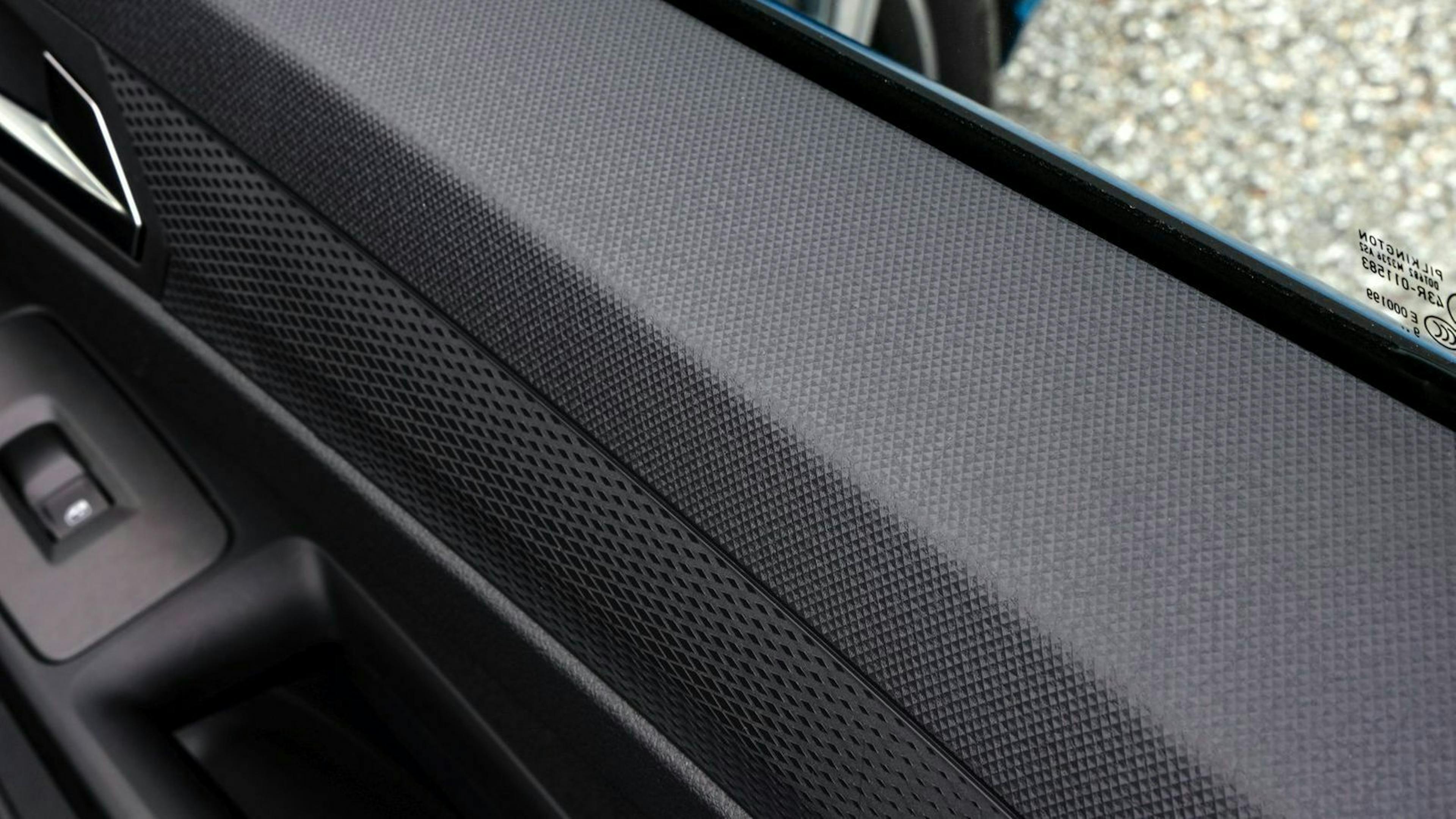 Der VW Caddy 5 (2020) mit Sicht auf die Tür 