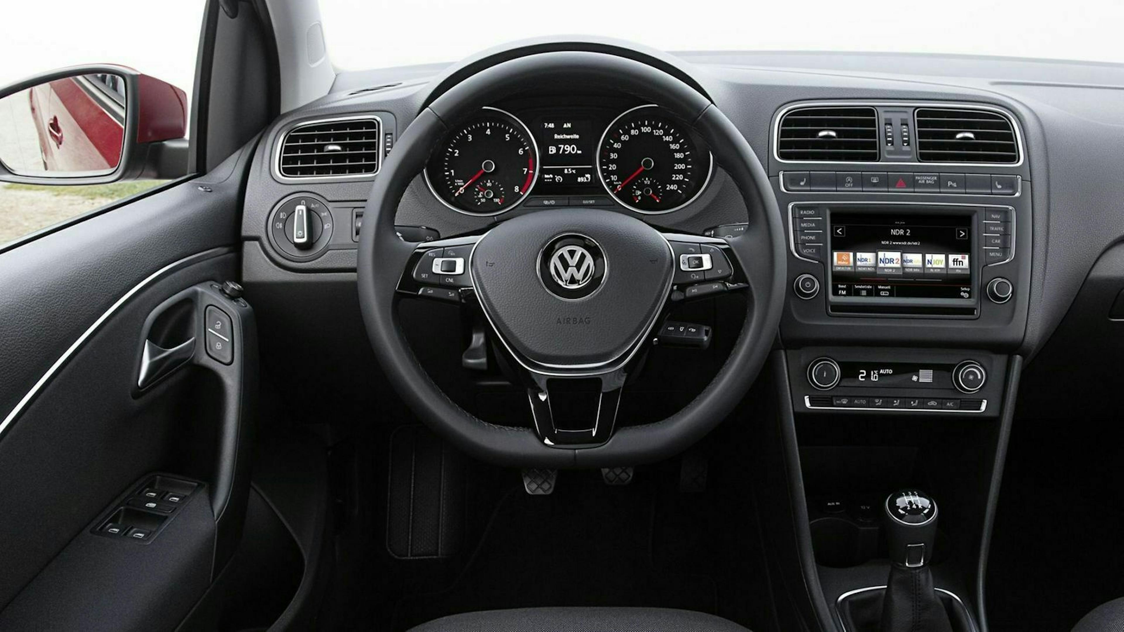 Cockpit-Ansicht des VW Polo 5