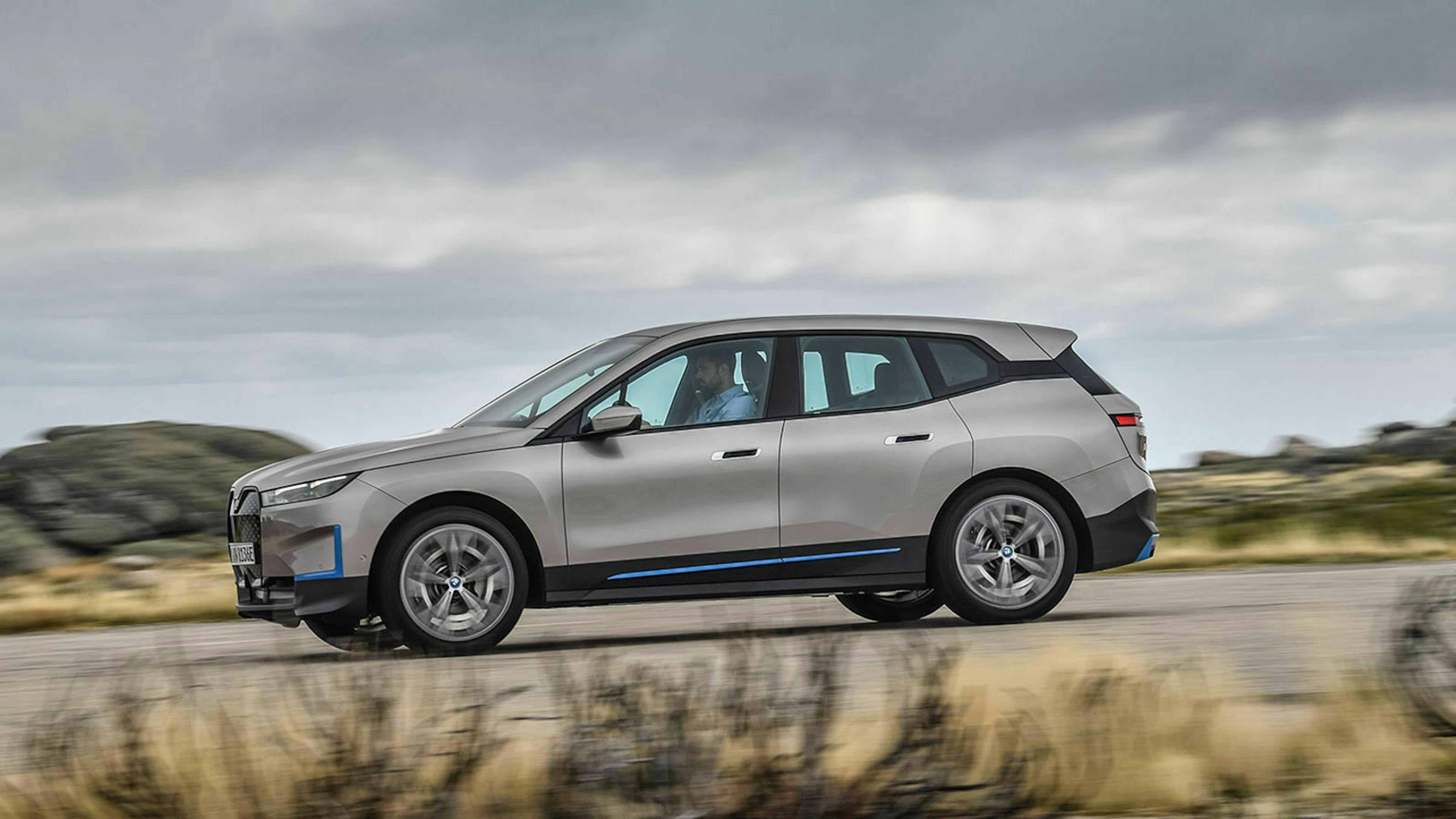 BMW iX Seitenansicht