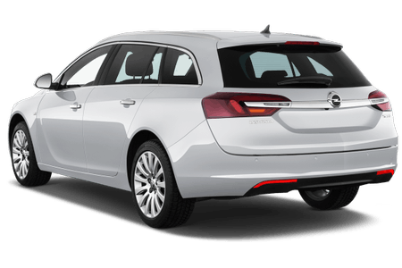 Weißer Kombi von hinten, mit modernen Rückleuchten und Spiegeln. Automodell vermutlich Opel Astra.