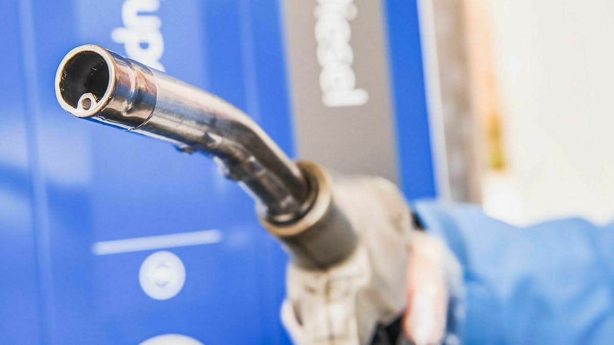 Eine Fehlbetankung kann schwere Folgen haben: Wenn Du Benzin statt Diesel getankt hast, muss dieses abgepumpt werden.