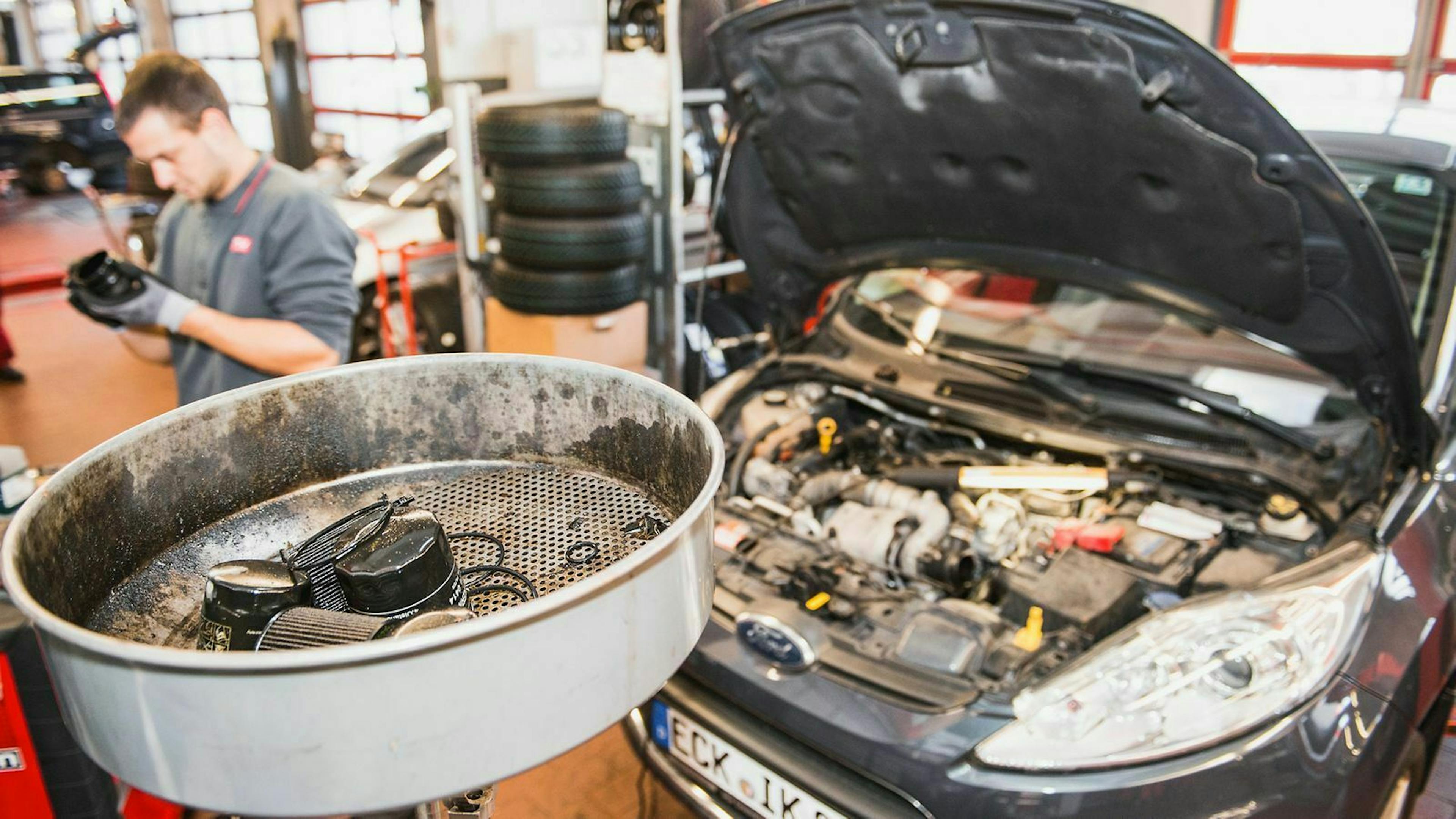 Ist der letzte Wechsel nicht nachvollziehbar, solltest Du Dein Öl besser wechseln lassen.