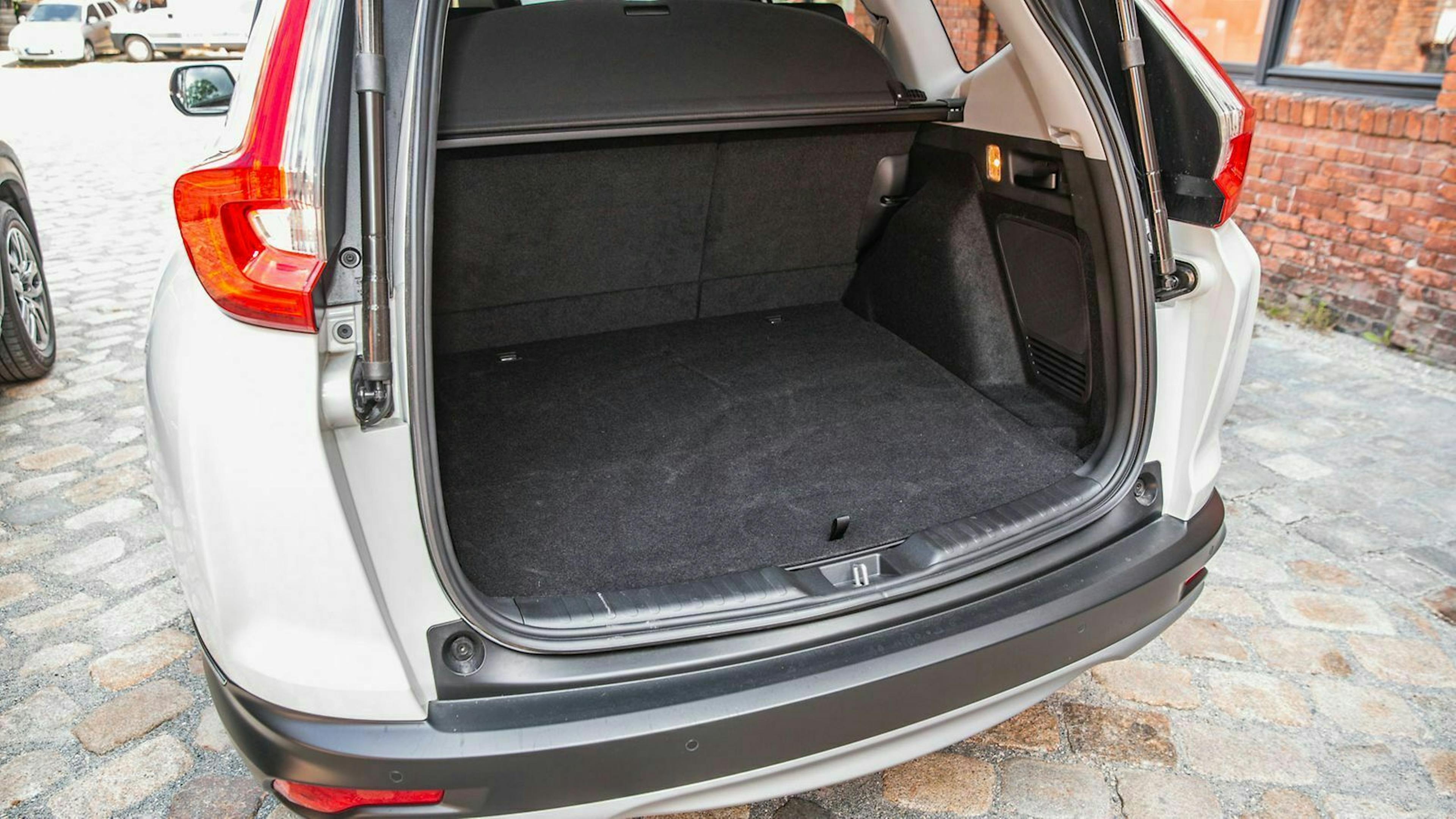 Der Honda CR-V stellt rund 500 Liter Platz im Kofferraum bereit. Maximal sind 1.692 Liter Stauraum möglich