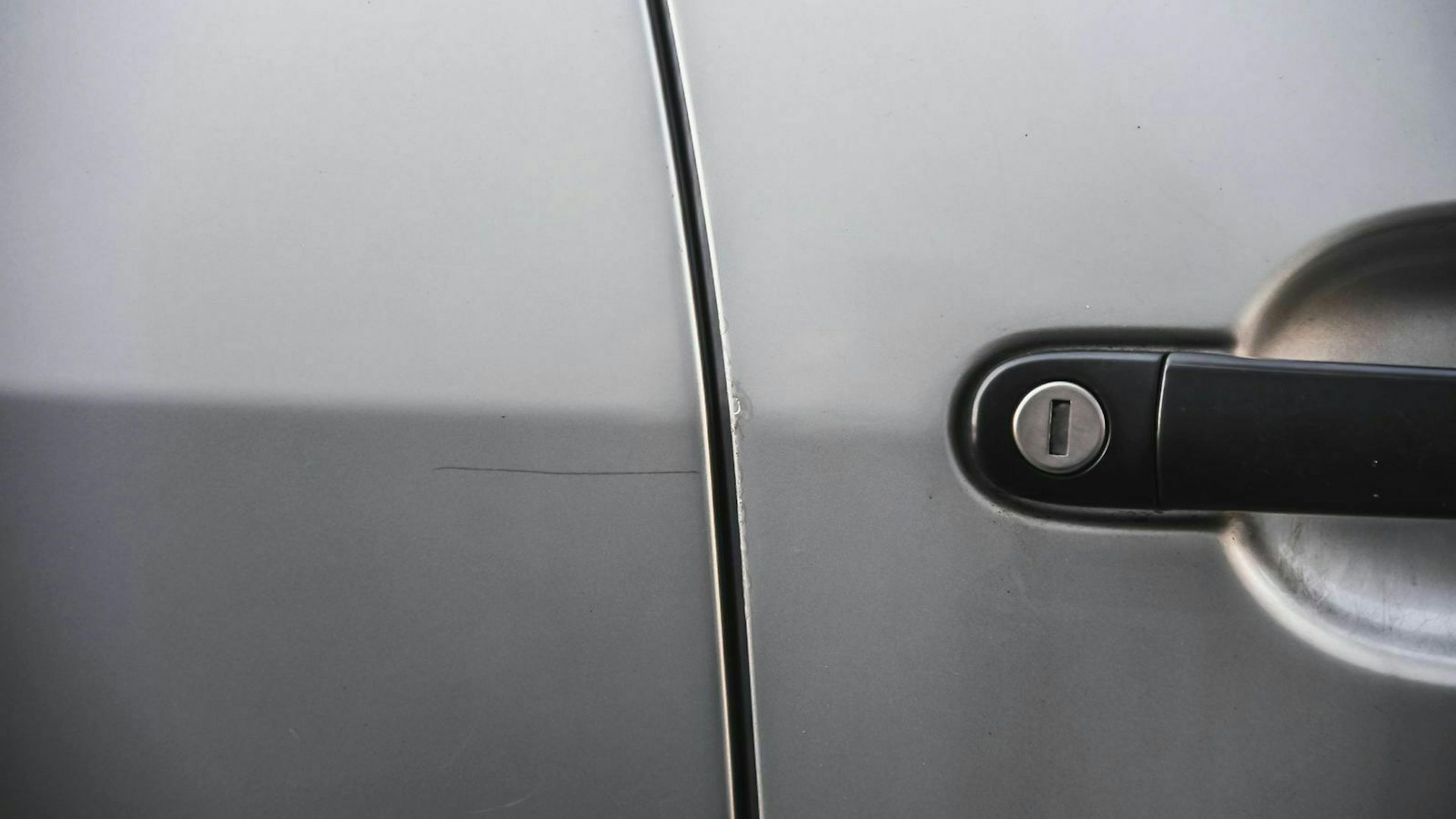 Besonderes Augenmerk solltest du auf die Türkanten legen. 