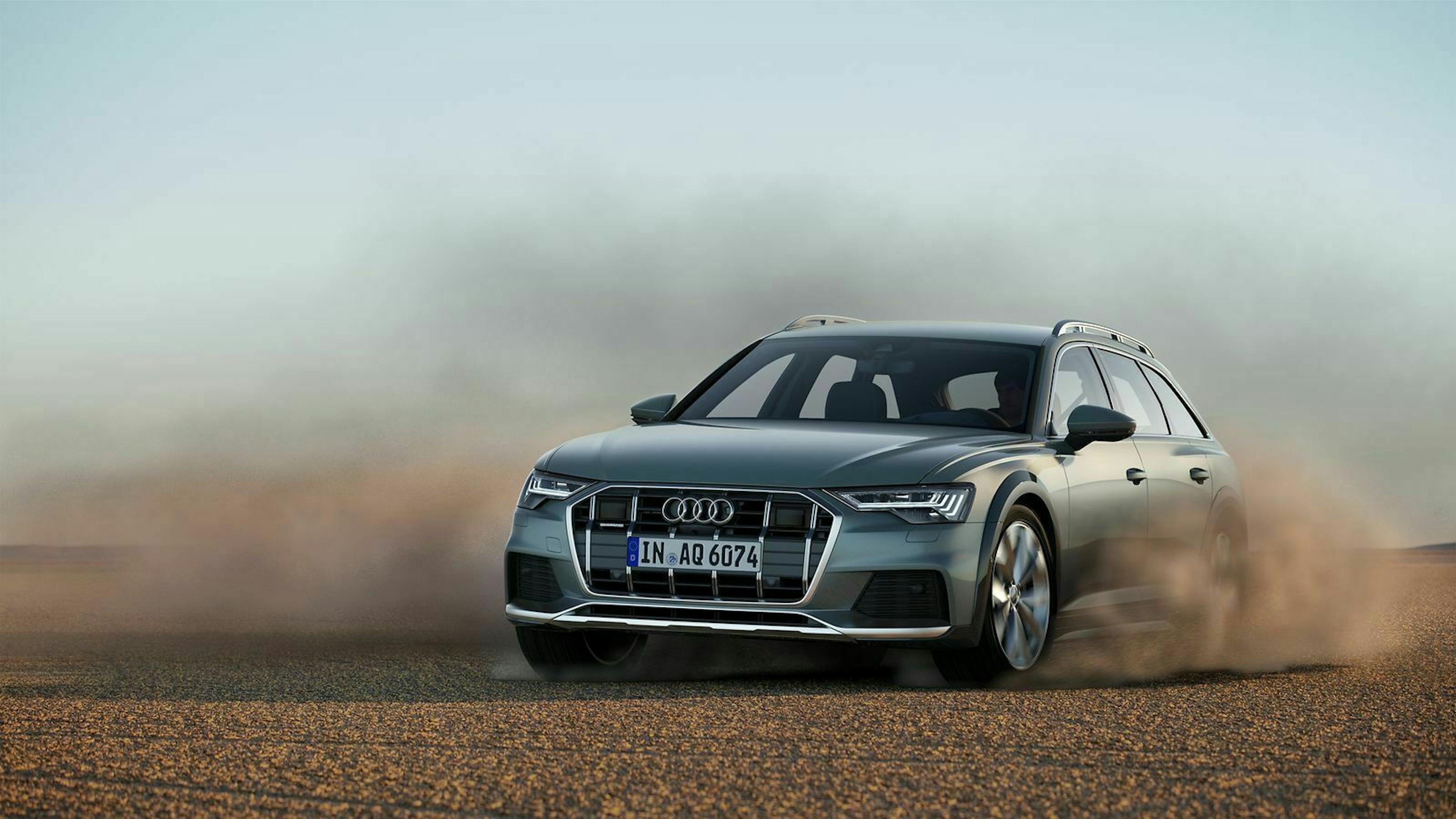 Audi A6 Allroad im Drift auf Sand