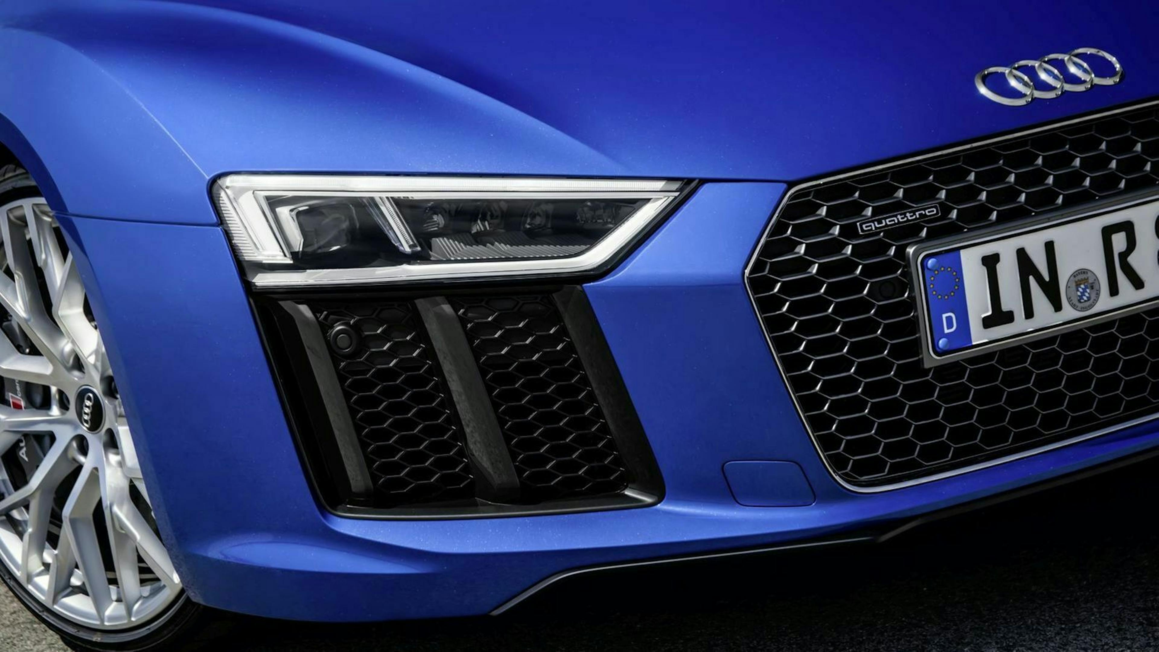 Zu sehen ist ein Scheinwerfer der Firma Audi mit Laserlicht