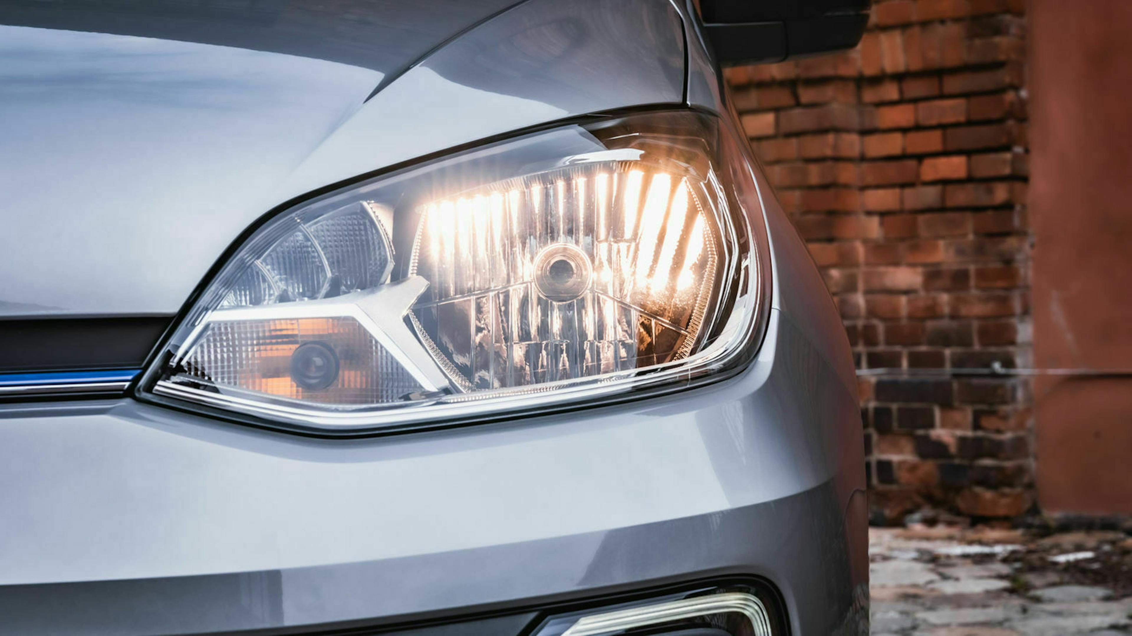 VW e-Up Detailansicht Frontscheinwerfer