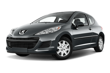 Ein schwarzer Peugeot 207 mit silbernen Felgen auf weißem Hintergrund, seitlich von vorne betrachtet.