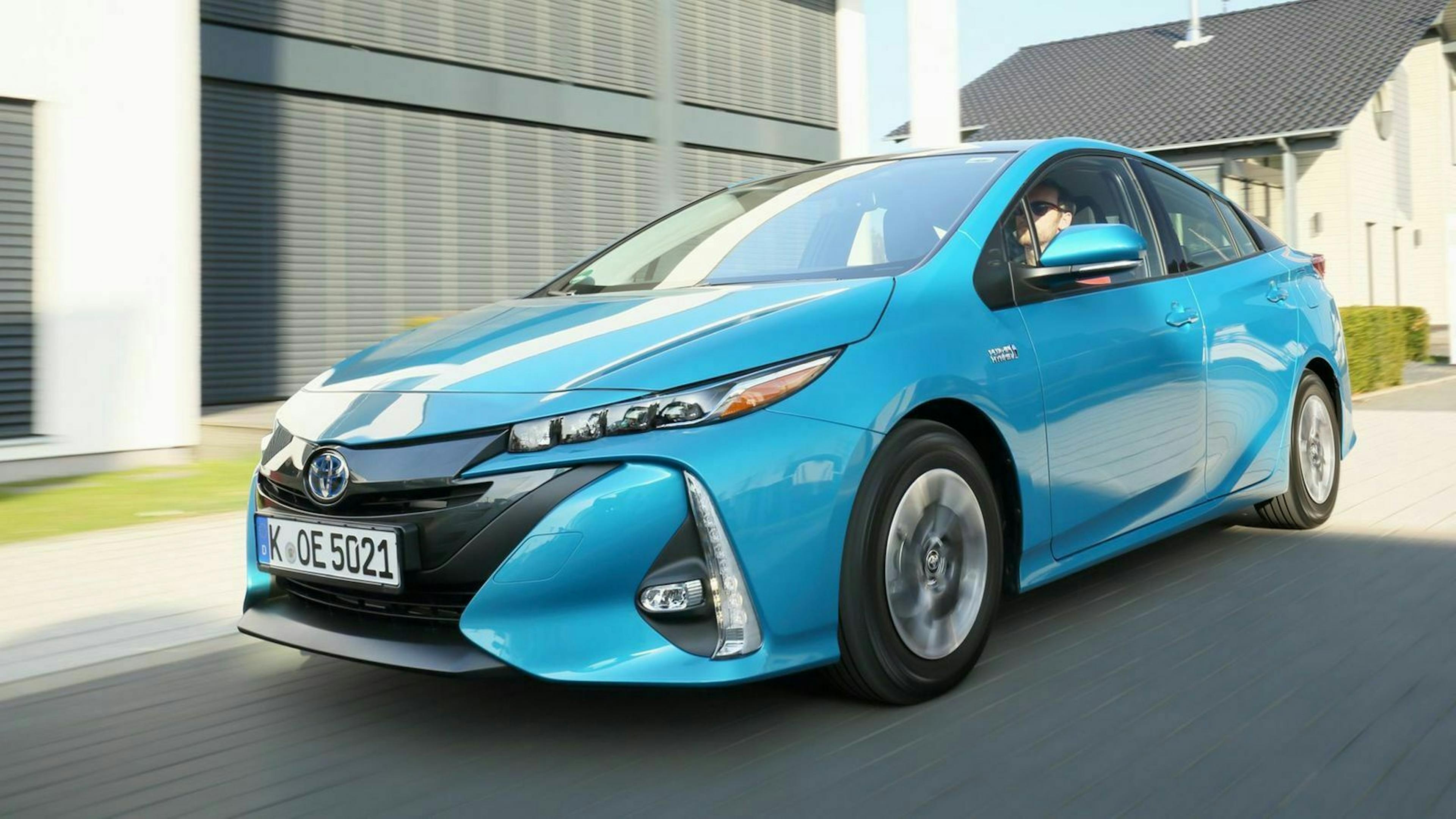 Toyota Prius (PA) Dreiviertel-Frontansicht