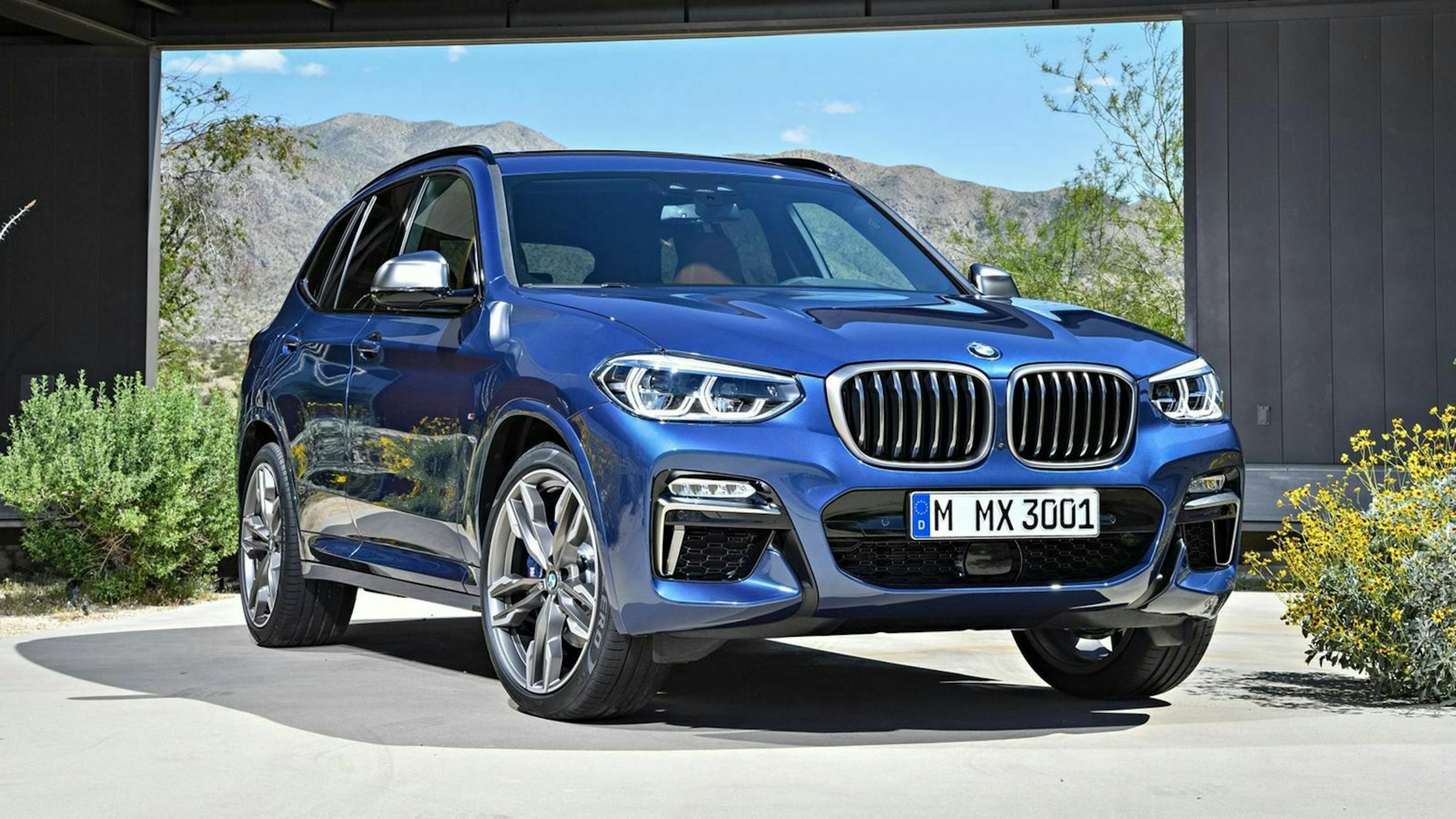 Zu sehen ist der BMW X3, stehend