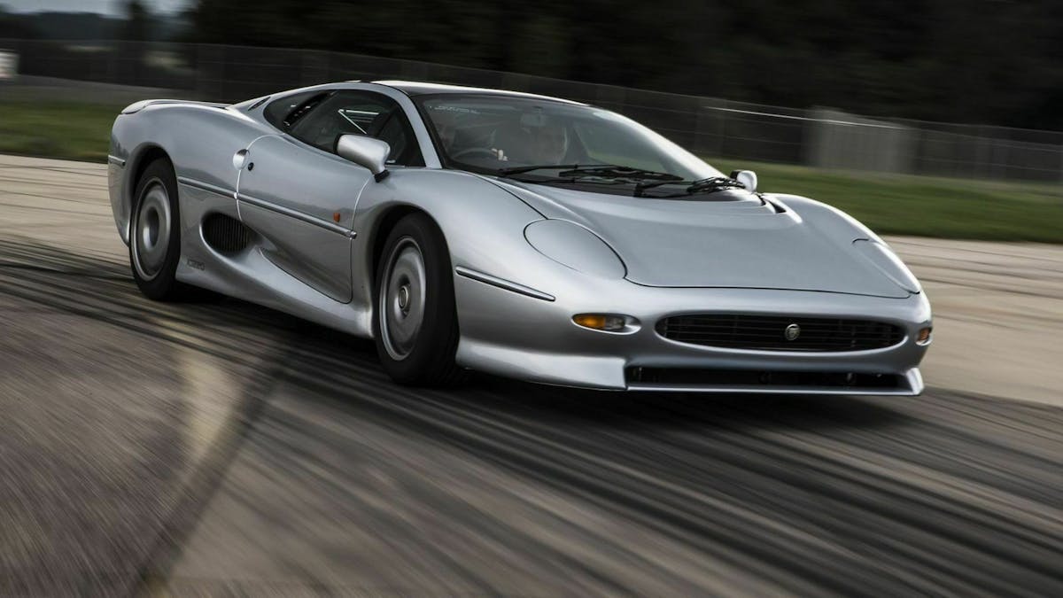 Der Jaguar XJ220 in Fahrt