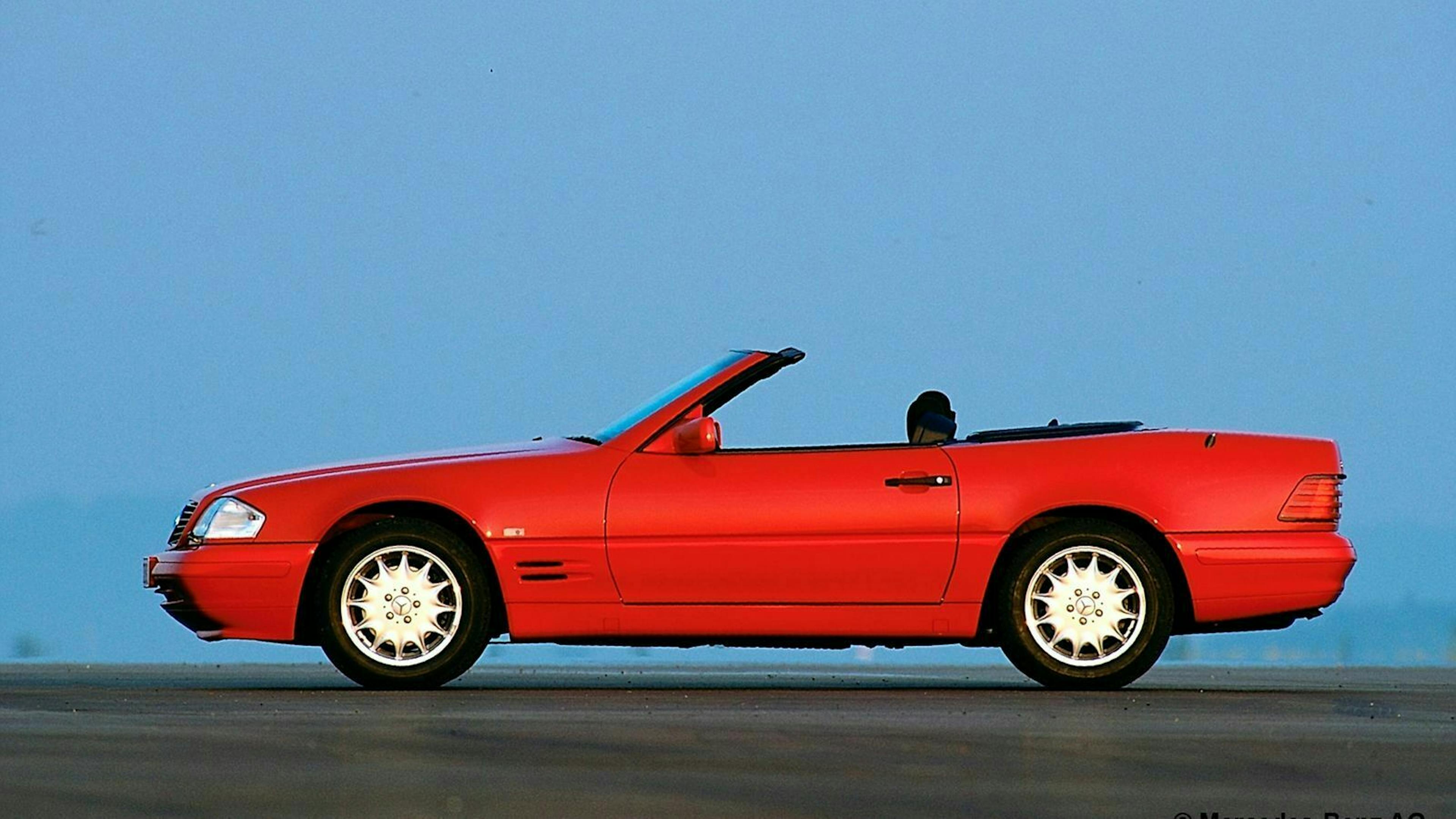 Mercedes SL in der Seitenansicht, stehend