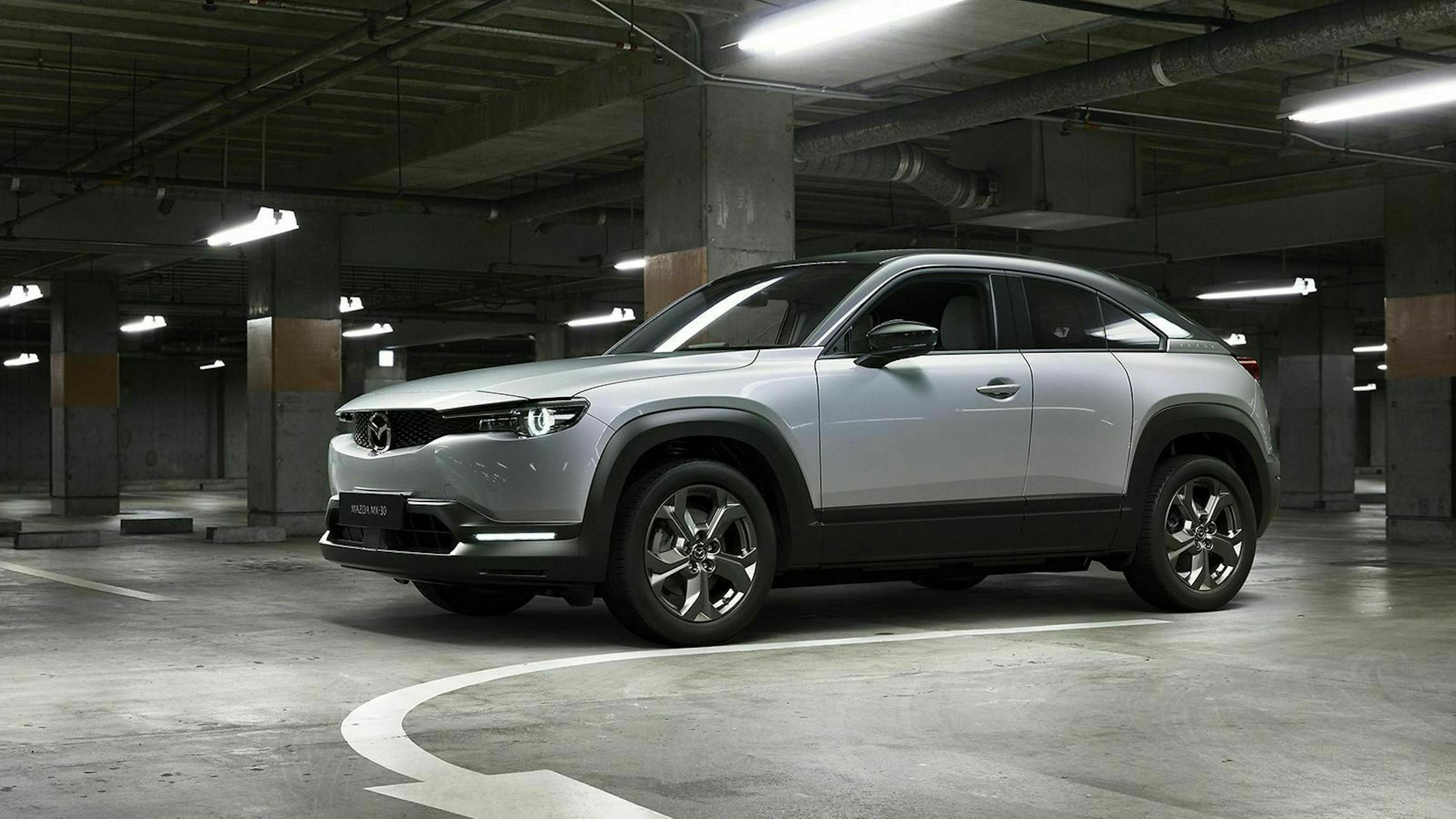 Mazda konzipiert den MX-30 für Kurzstrecken und Pendelverkehr, ein großes Akkupaket soll so nicht notwendig sein