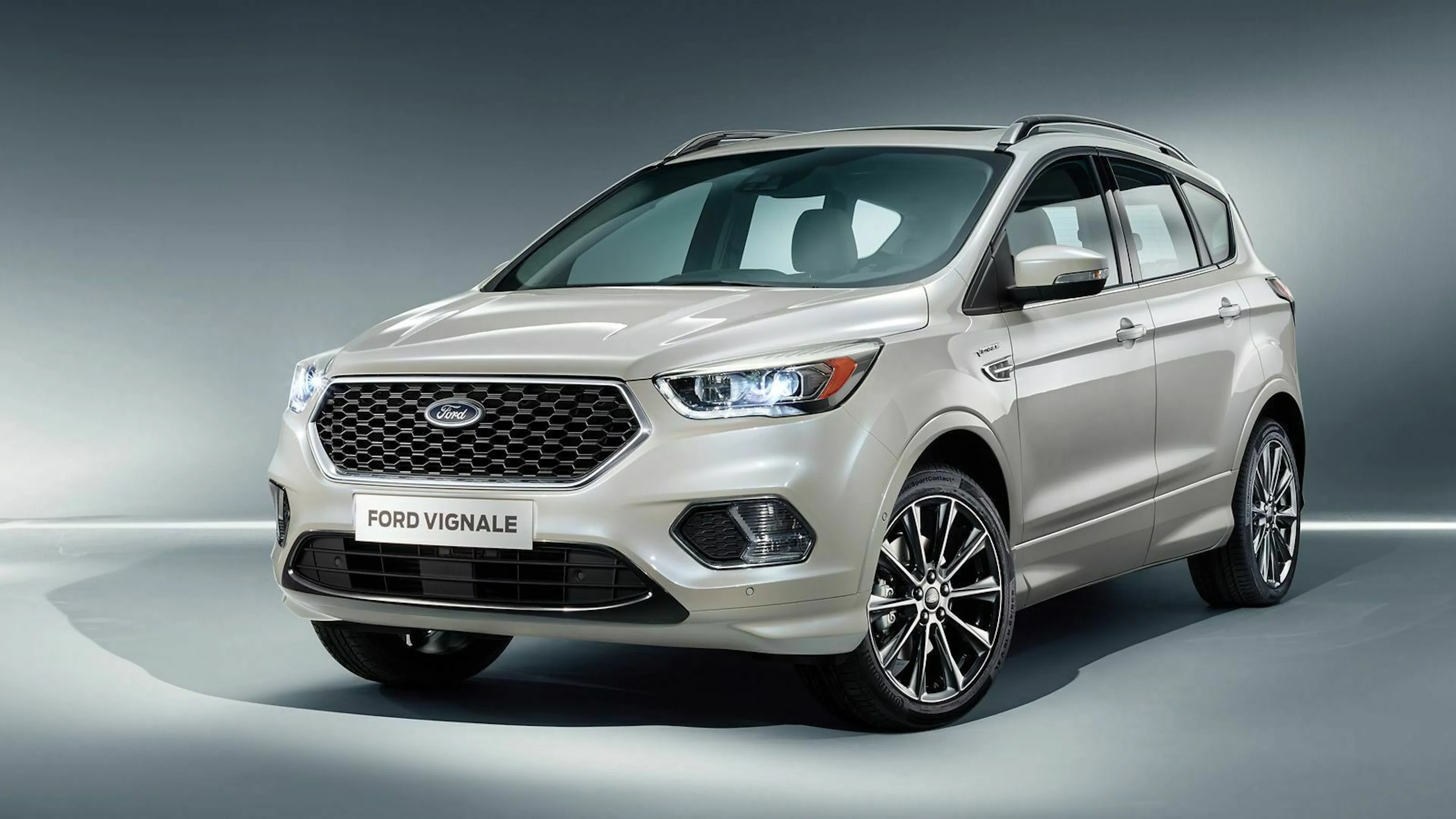 Zu sehen ist der Ford Kuga II Vignale (2016), stehend