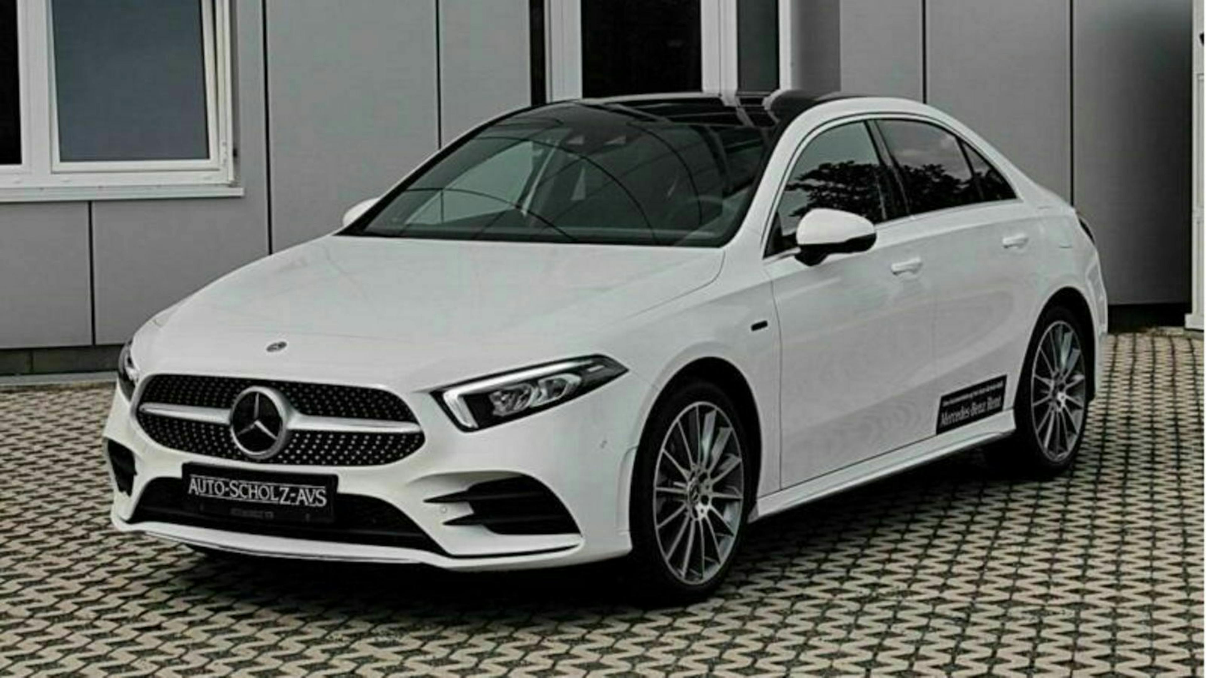 Mercedes A 250 e Dreiviertel-Frontansicht