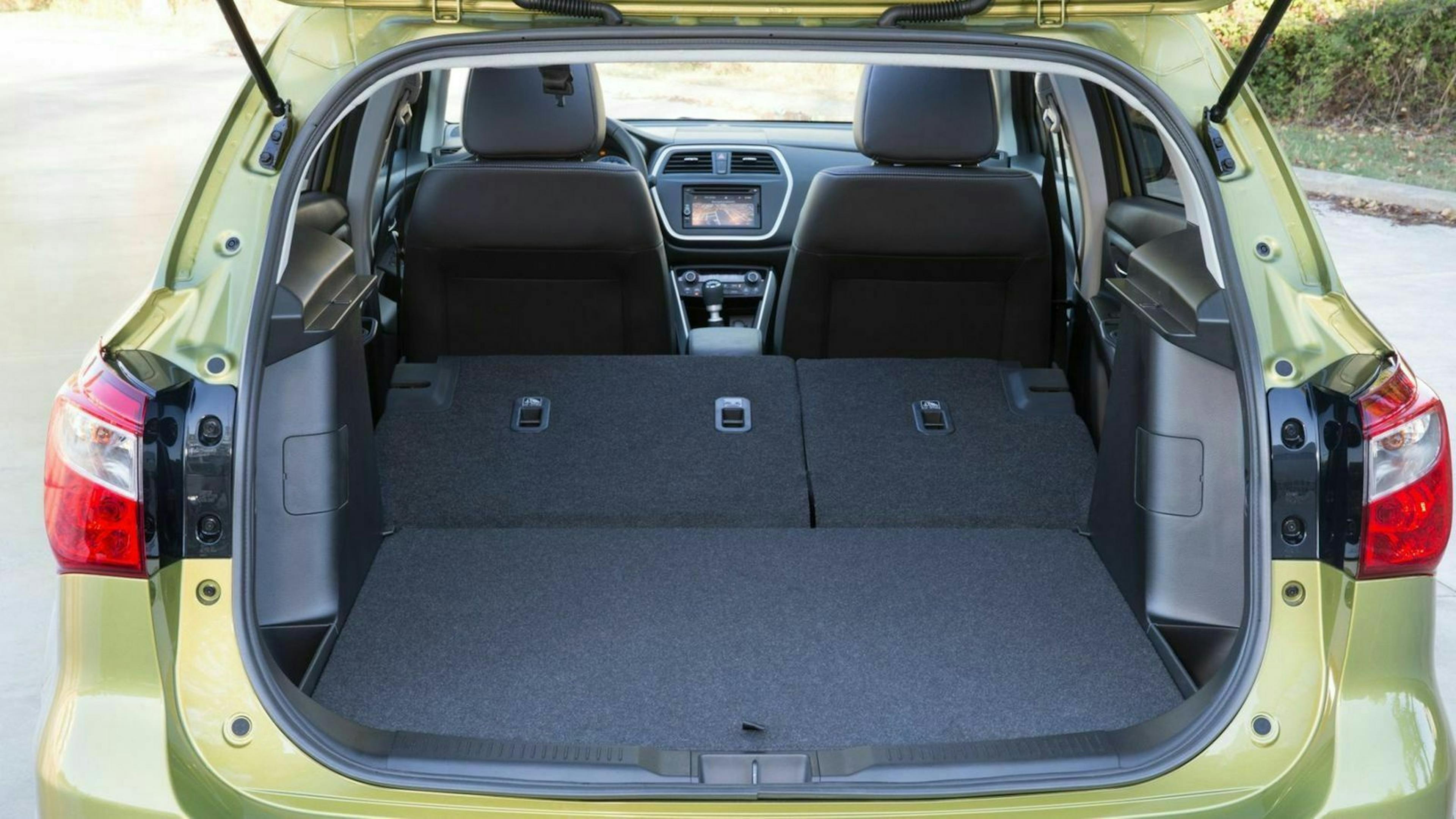 Zu sehen ist der Kofferraum des Suzuki SX4 Cross