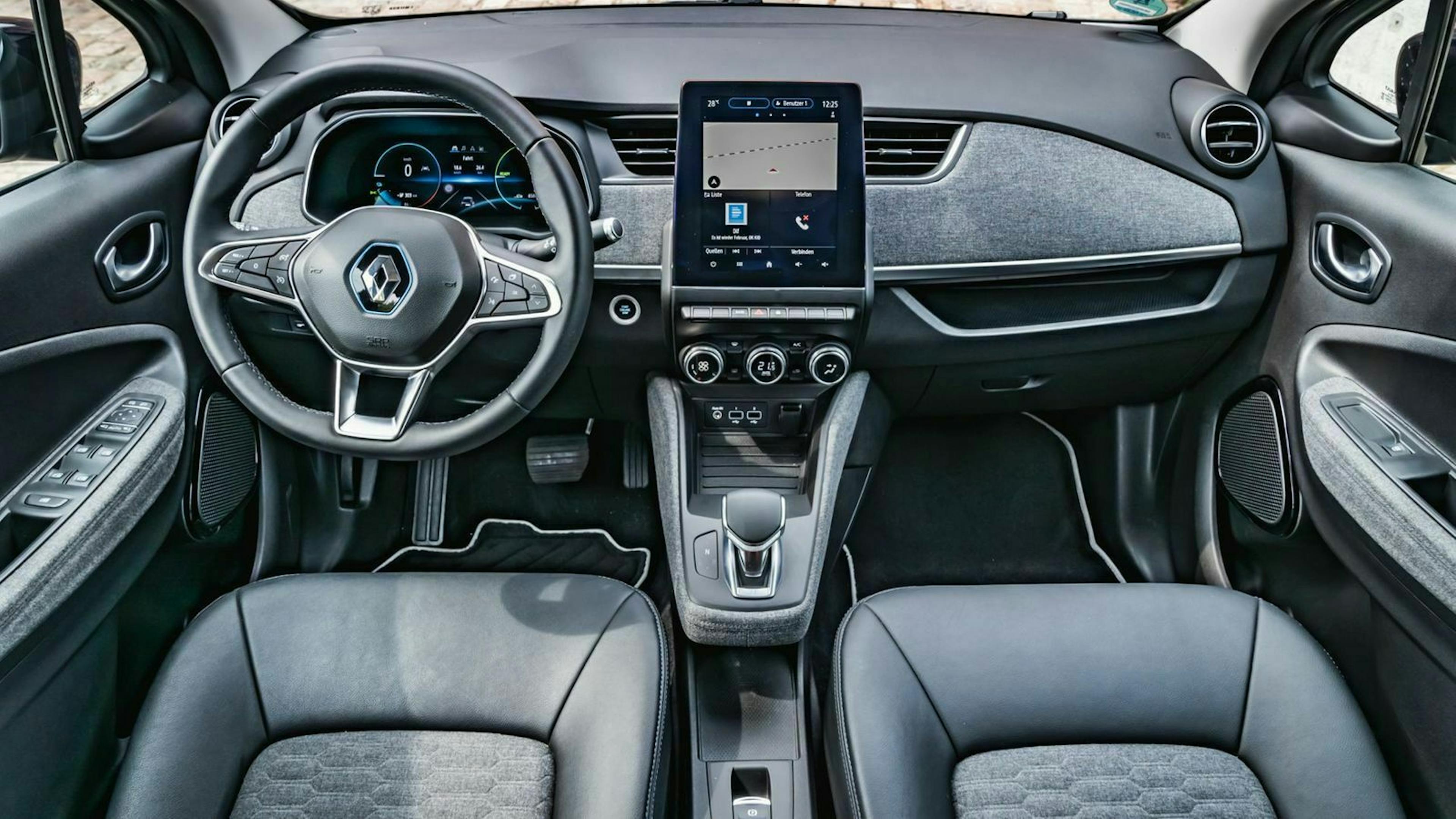 Der Innenraum des Renault Zoe (2019) mit SIcht auf das Lenkrad
