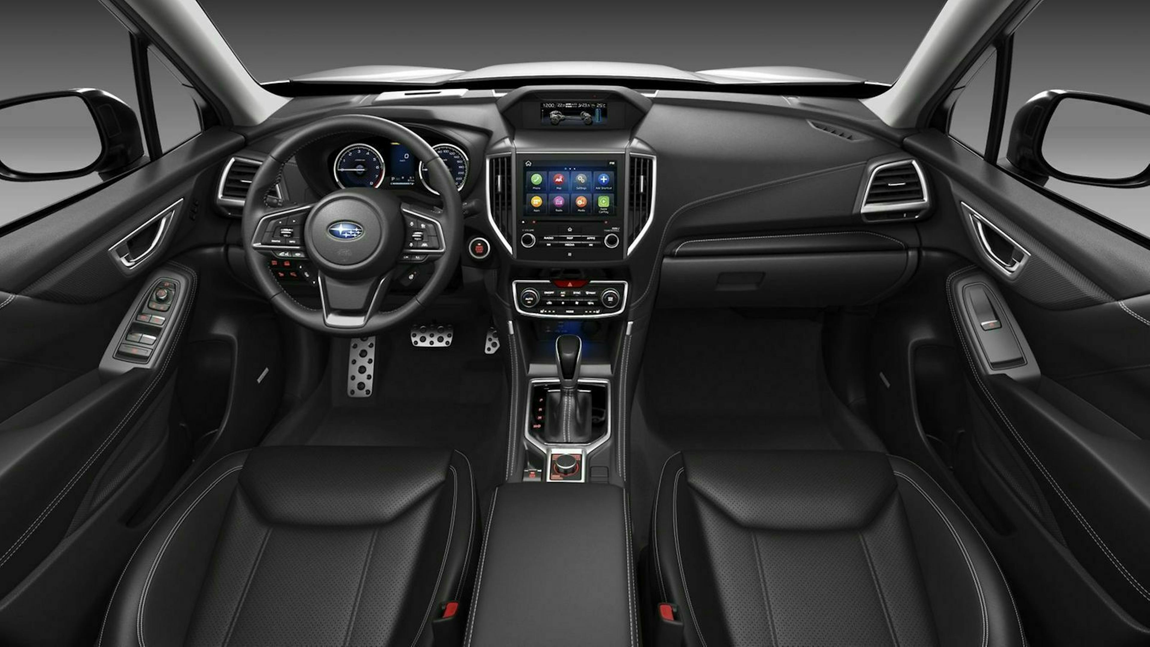 Im Innenraum schaut der Fahrer auf ein neues Infotainmentsystem mit acht Zoll großem Display