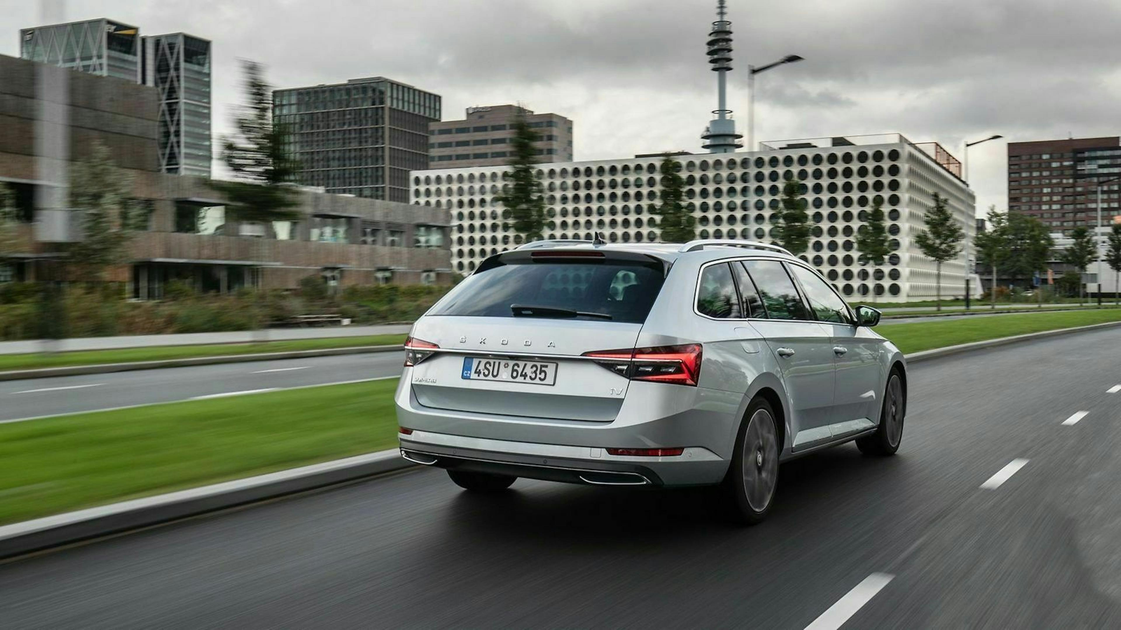 Škoda Superb IV in der Heckansicht