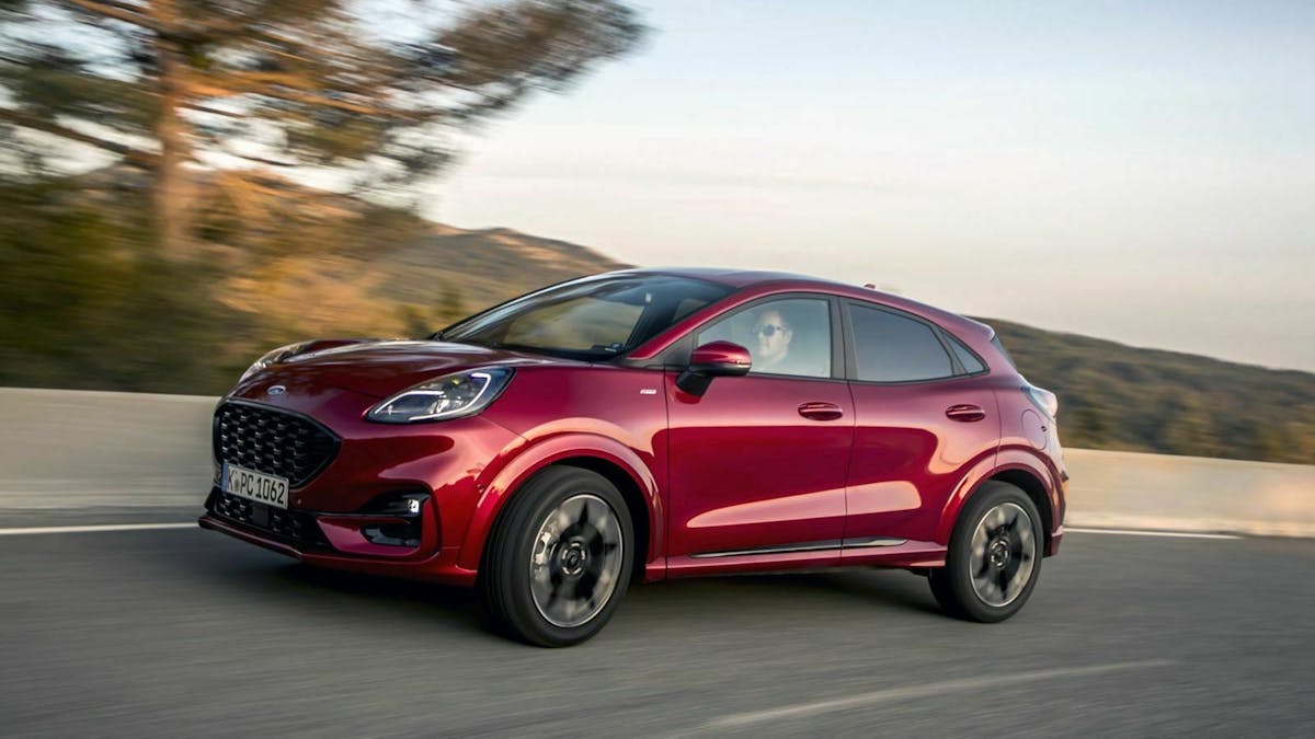 Zu sehen ist der Ford Puma, fahrend
