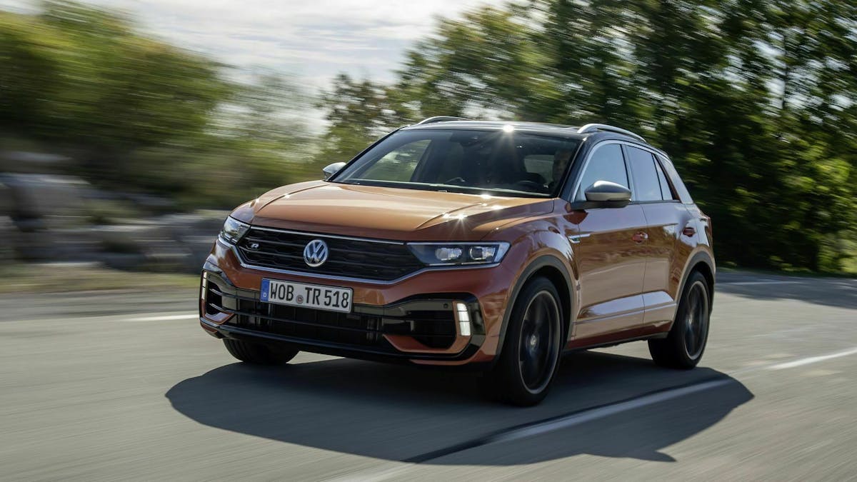 VW T-Roc in der Frontansicht, fahrend