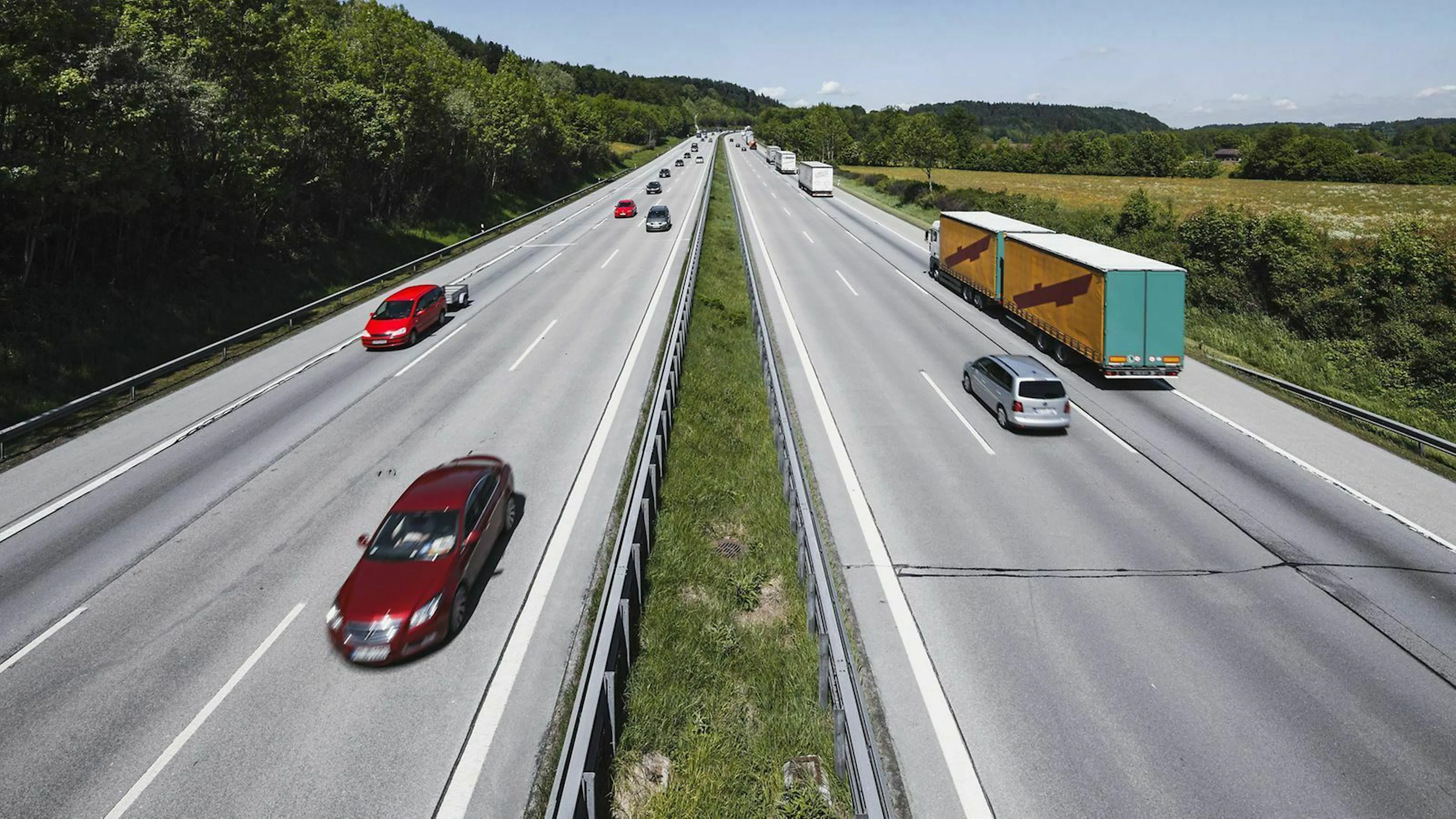 Die Raststätte Irschenberg liegt an der A8 ca. 40 Kilometer südlich von München.