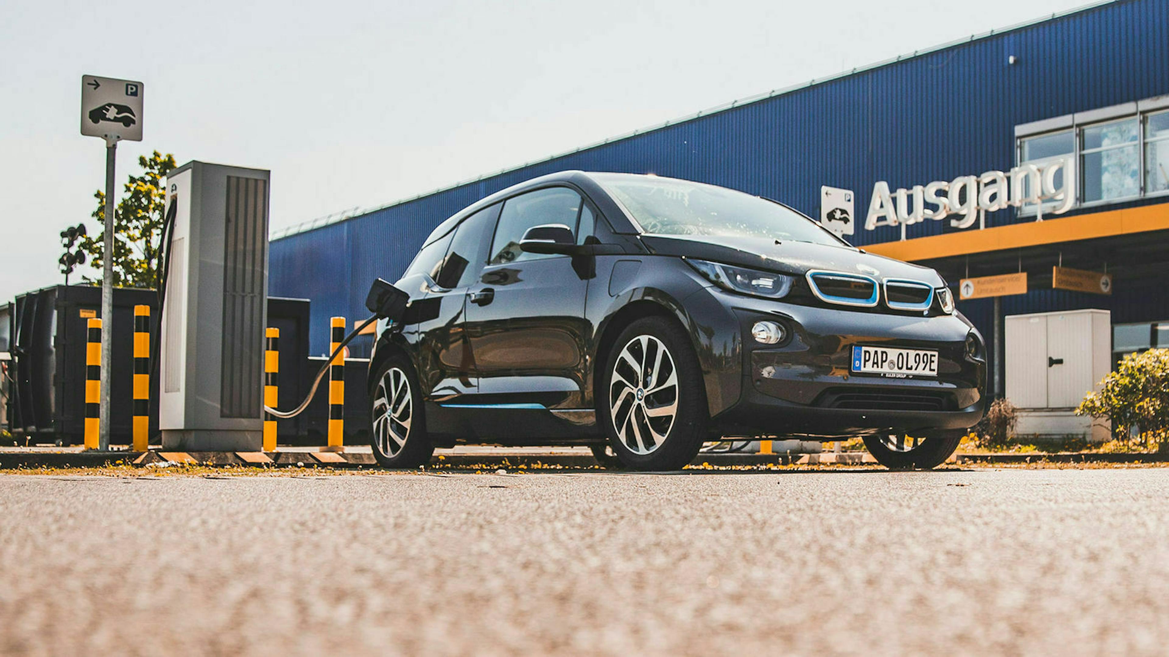 Für die Langstrecke ist die Routenplanung entlang von Schnellladesäulen entscheidend.