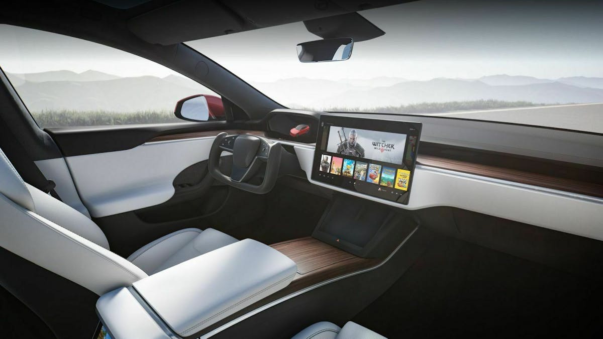 Zu sehen ist das Cockpit des Tesla Model S