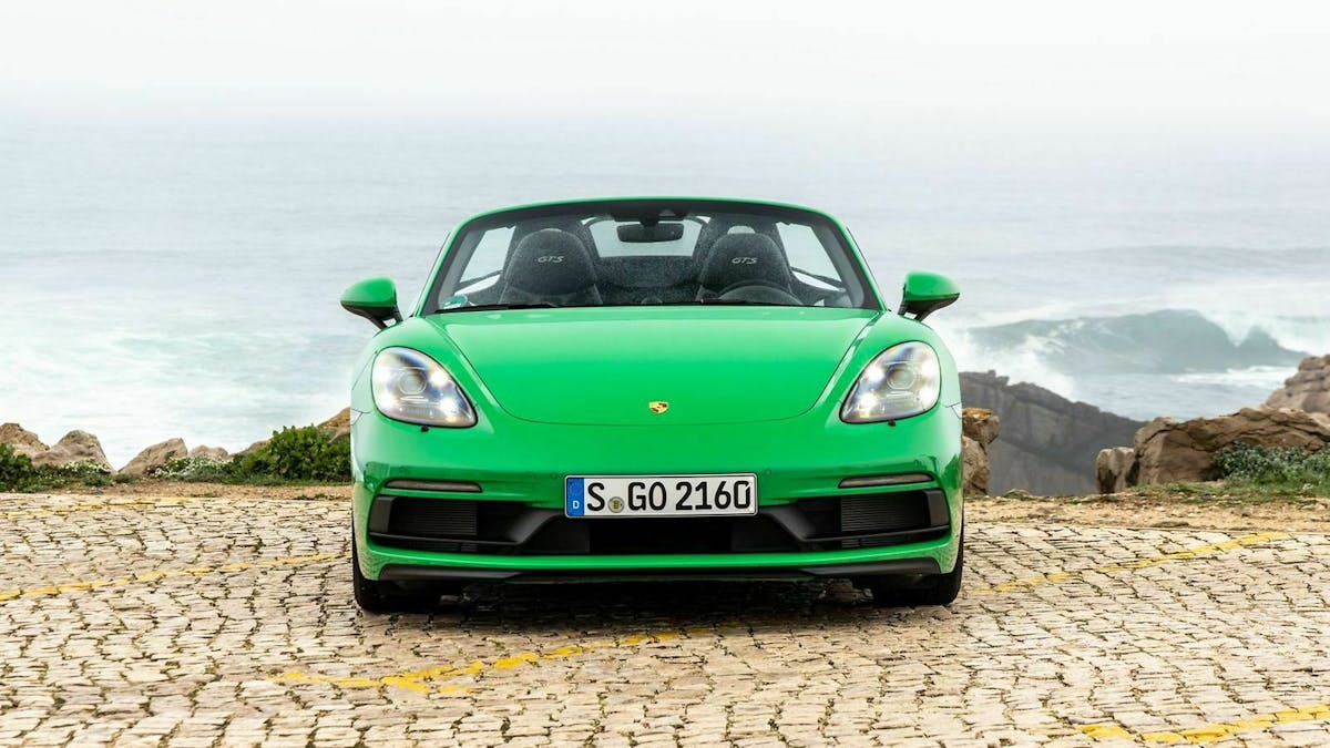 Zu sehen ist die Front des Porsche 718 GTS 4.0 Boxster