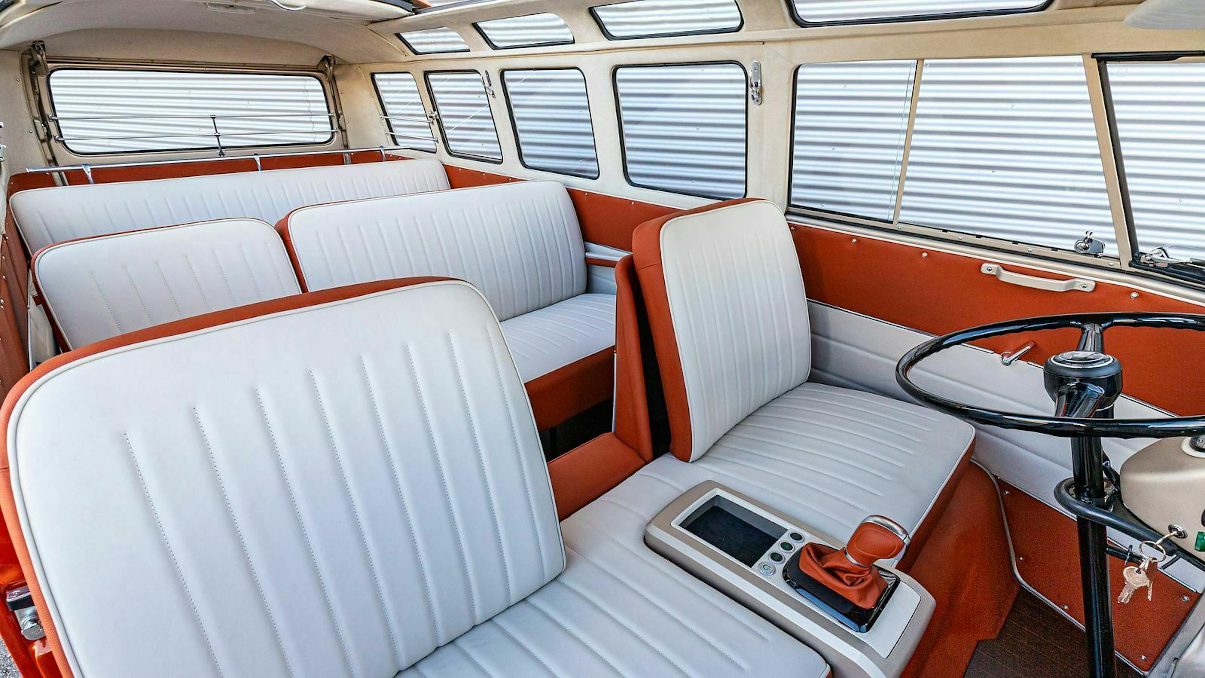 Zu sehen ist der Innenraum des VW e-Bulli