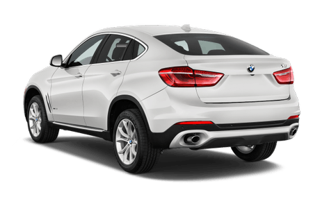 Weißer SUV mit sportlichem Design und markanten Heckleuchten, seitliche Sicht von hinten, freigestellt auf weißem Hintergrund.