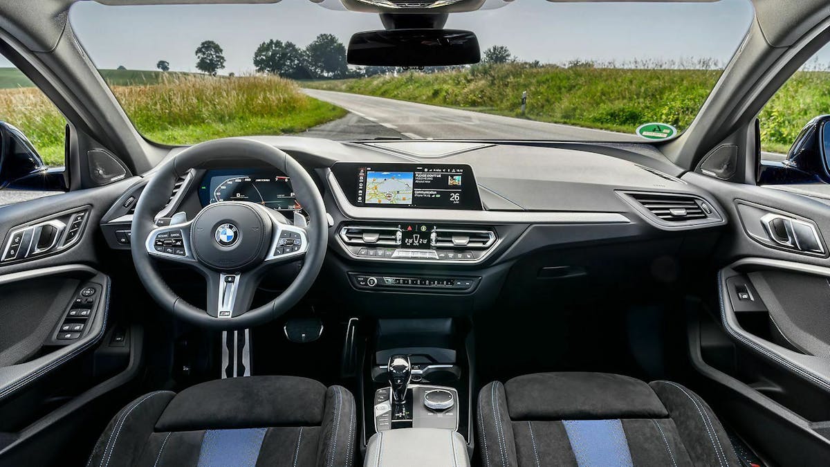 Das Cockpit des BMW M135i xDrive, Modelljahr 2019