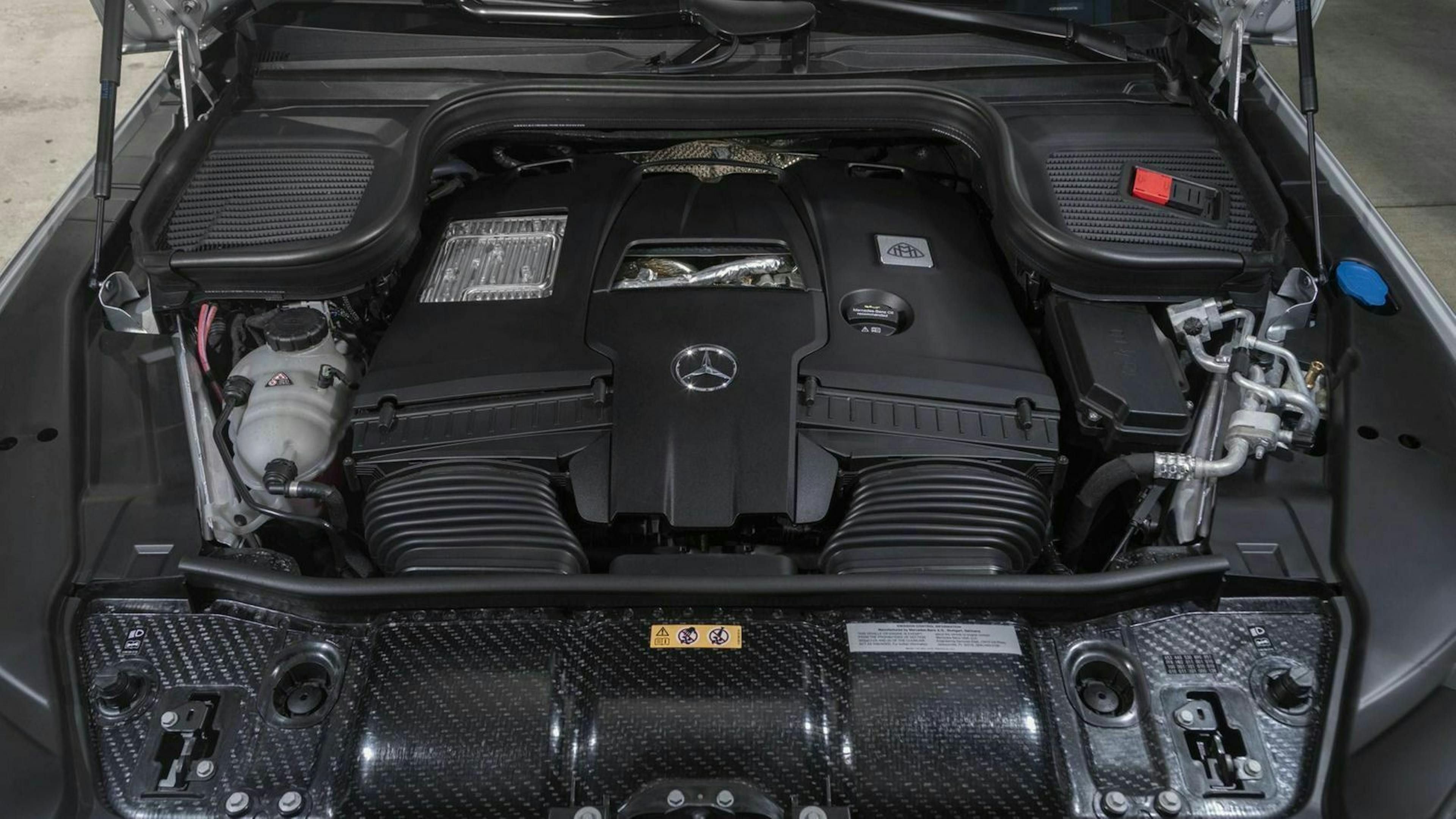 Mercedes-Maybach GLS Blick unter die Motorhaube